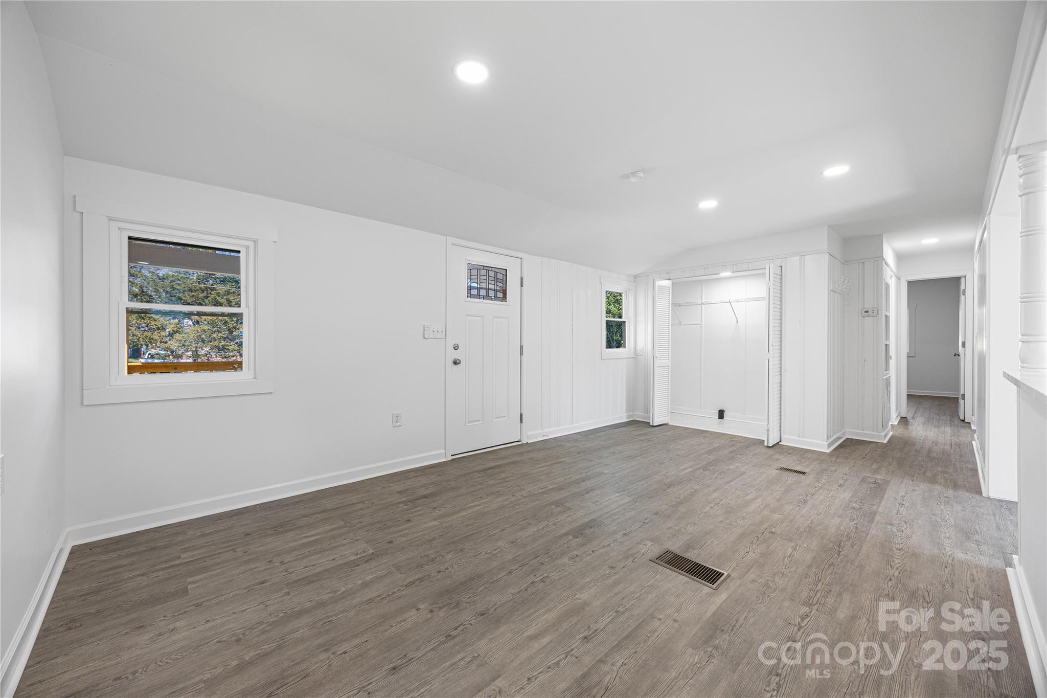 5015 Forestmont Drive Property Photo 10