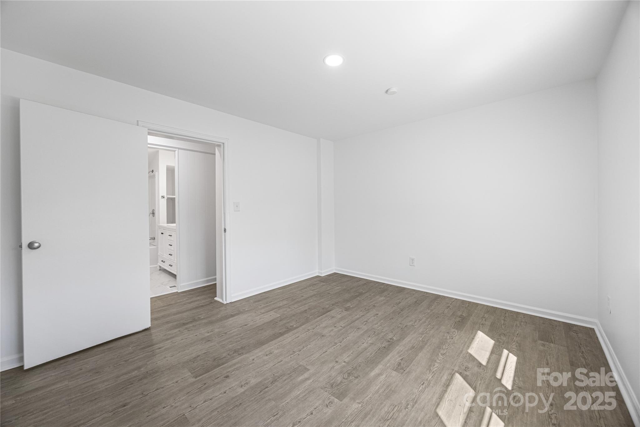 5015 Forestmont Drive Property Photo 22