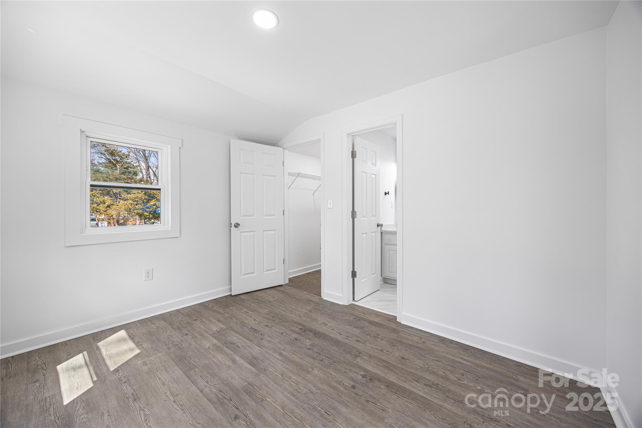 5015 Forestmont Drive Property Photo 32