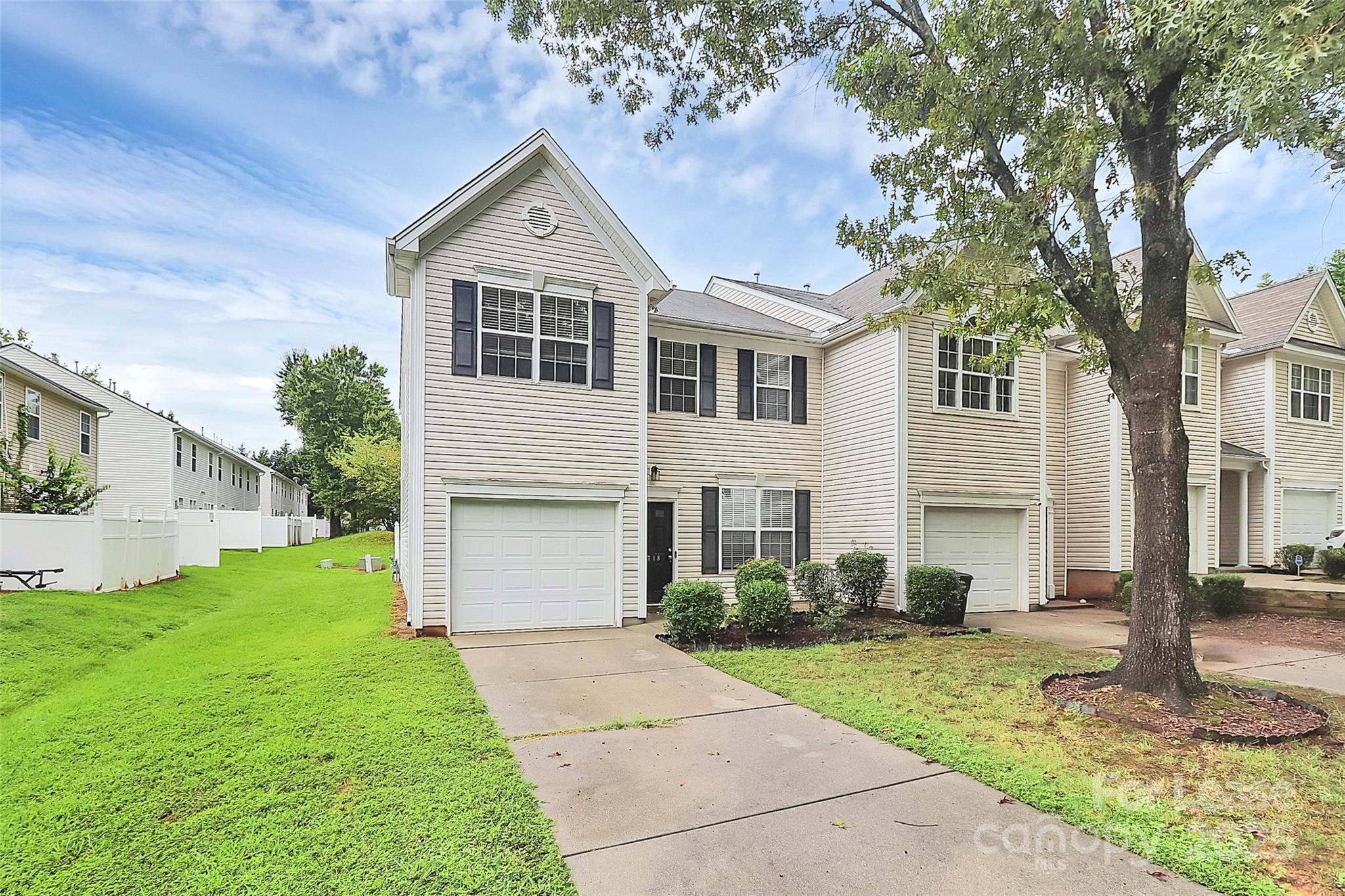 7718 Abigail Glen Drive Property Photo 1