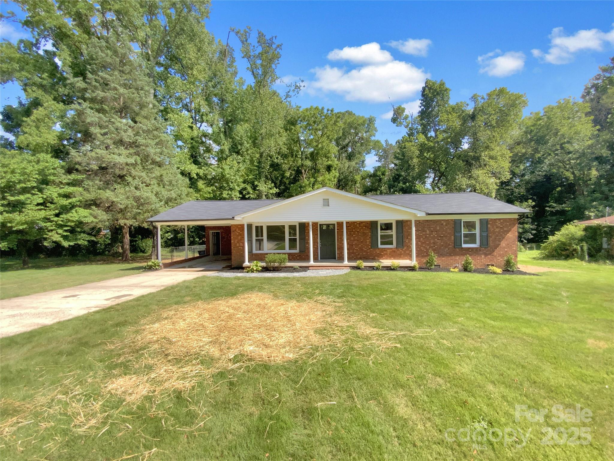 301 Briarcliff Drive Property Photo 1