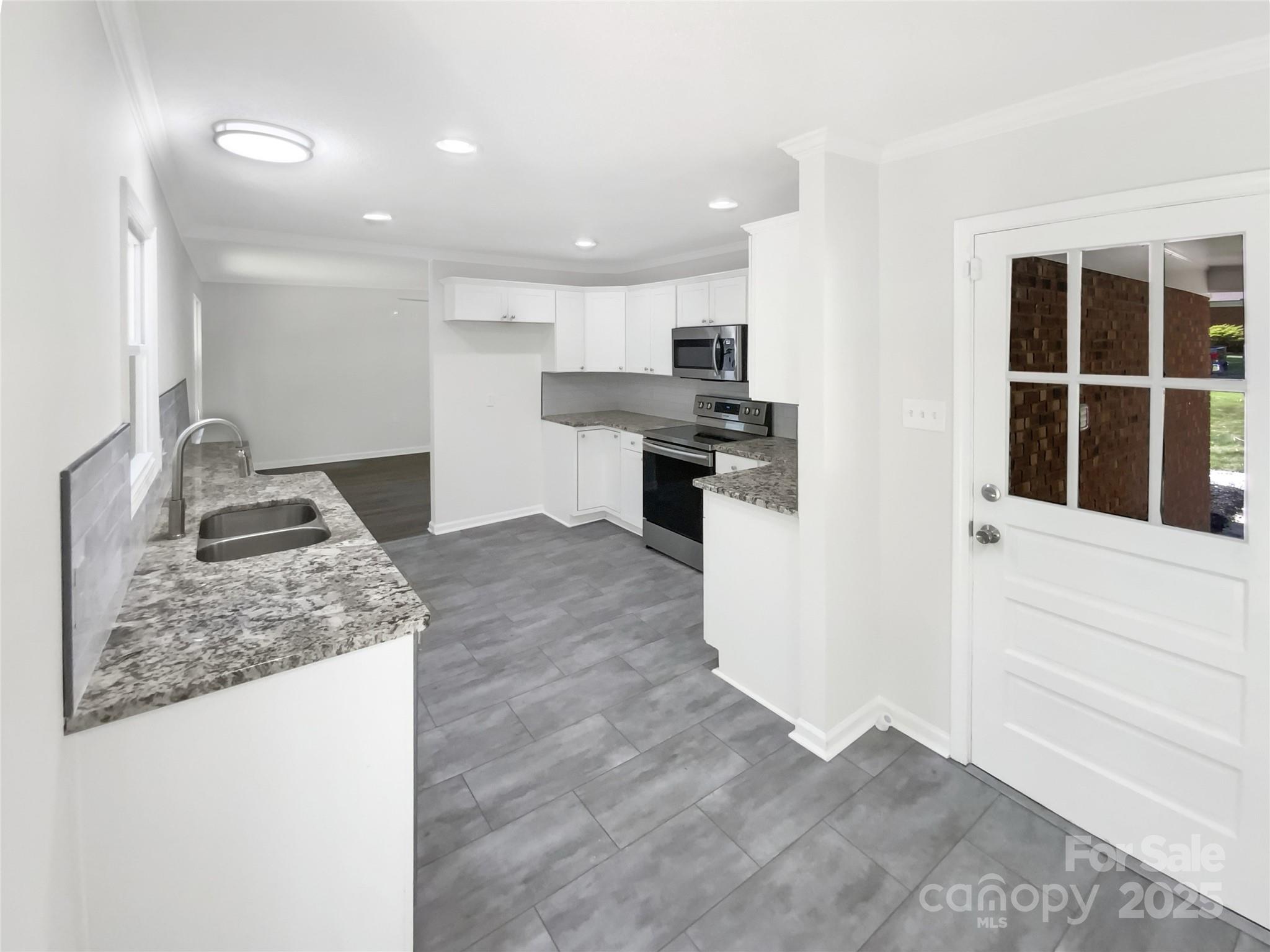 301 Briarcliff Drive Property Photo 6