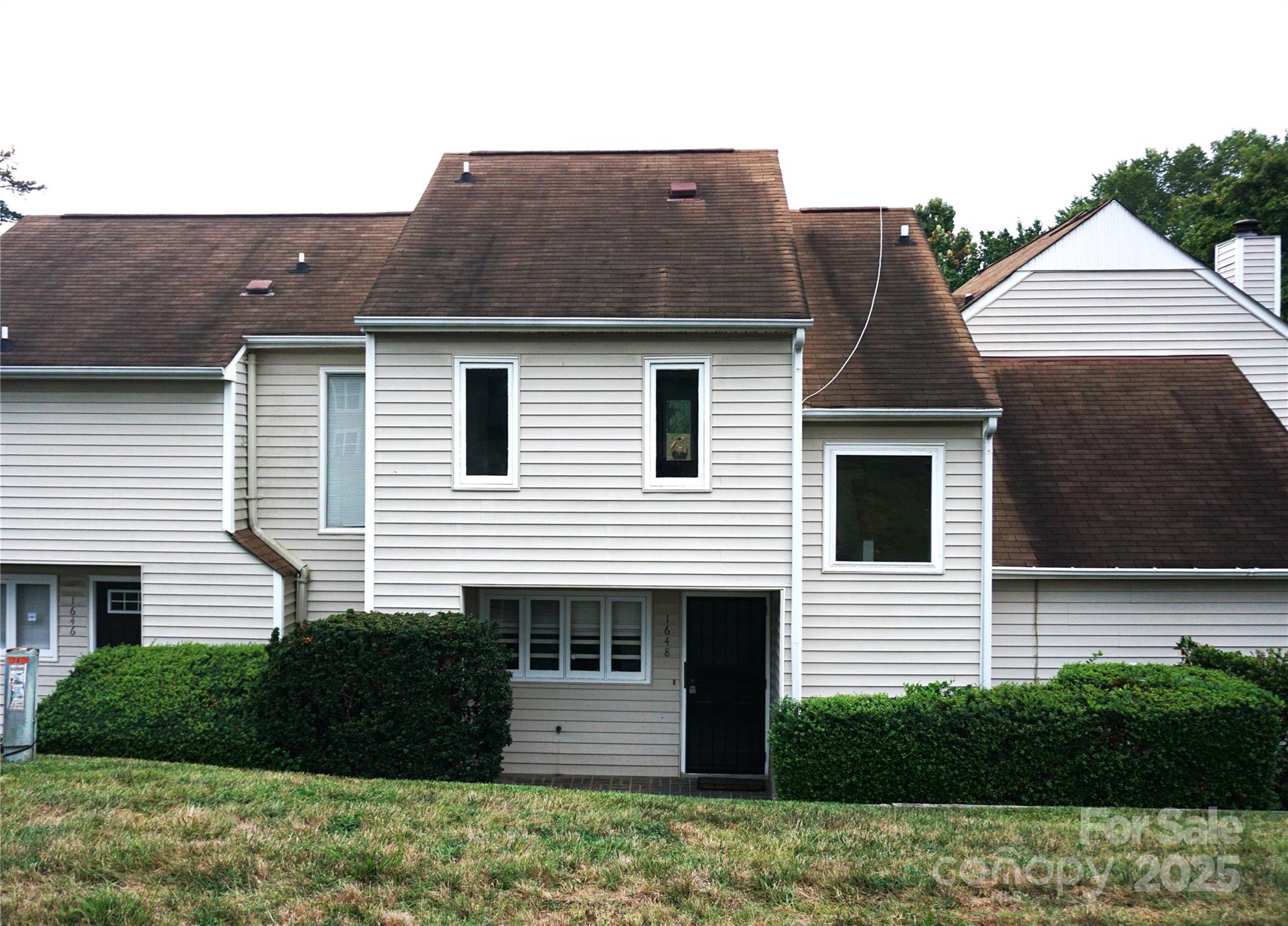 1648 Hollow Drive Property Photo 1