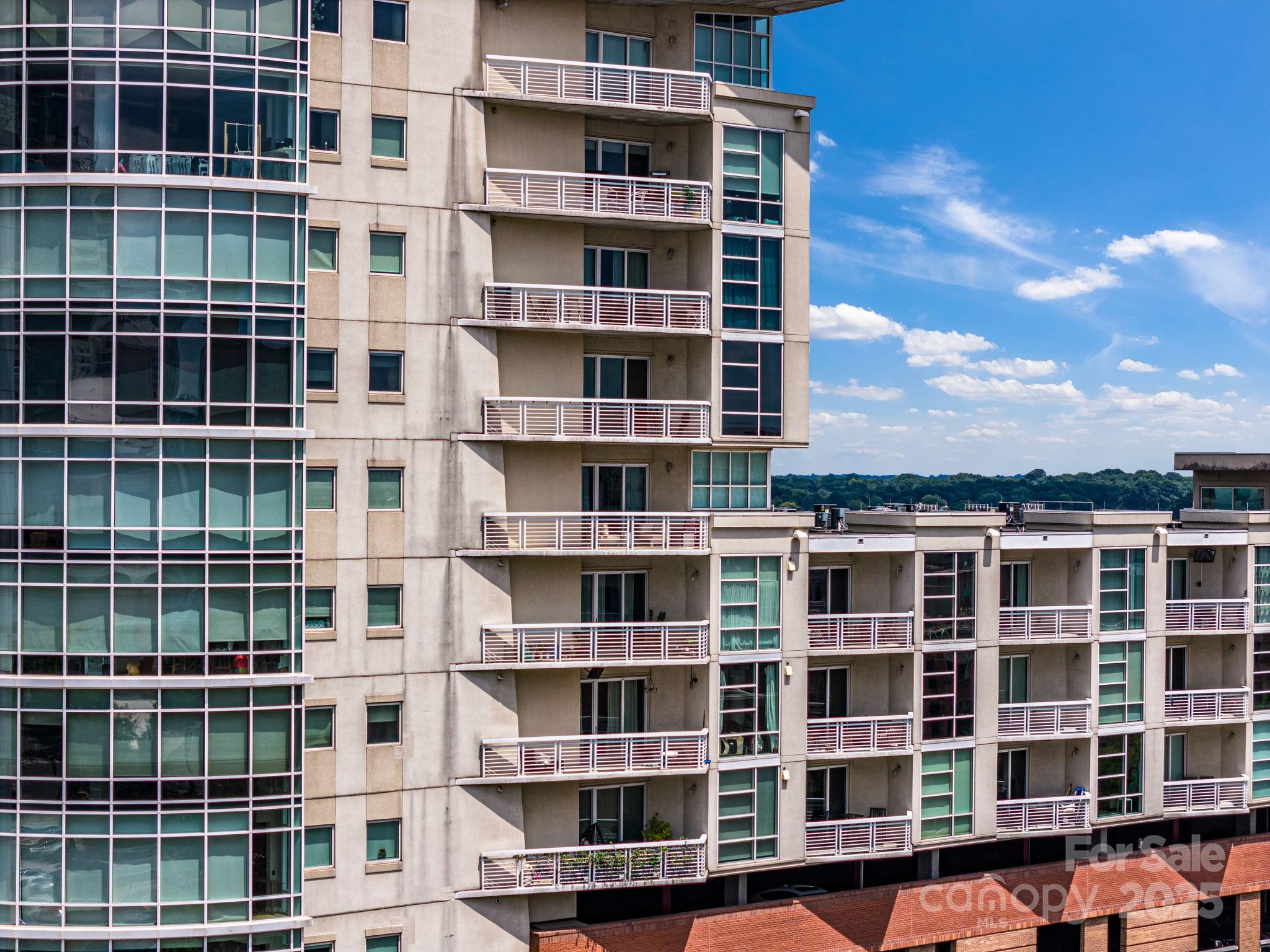 505 E 6th Street 1006 Property Photo 3