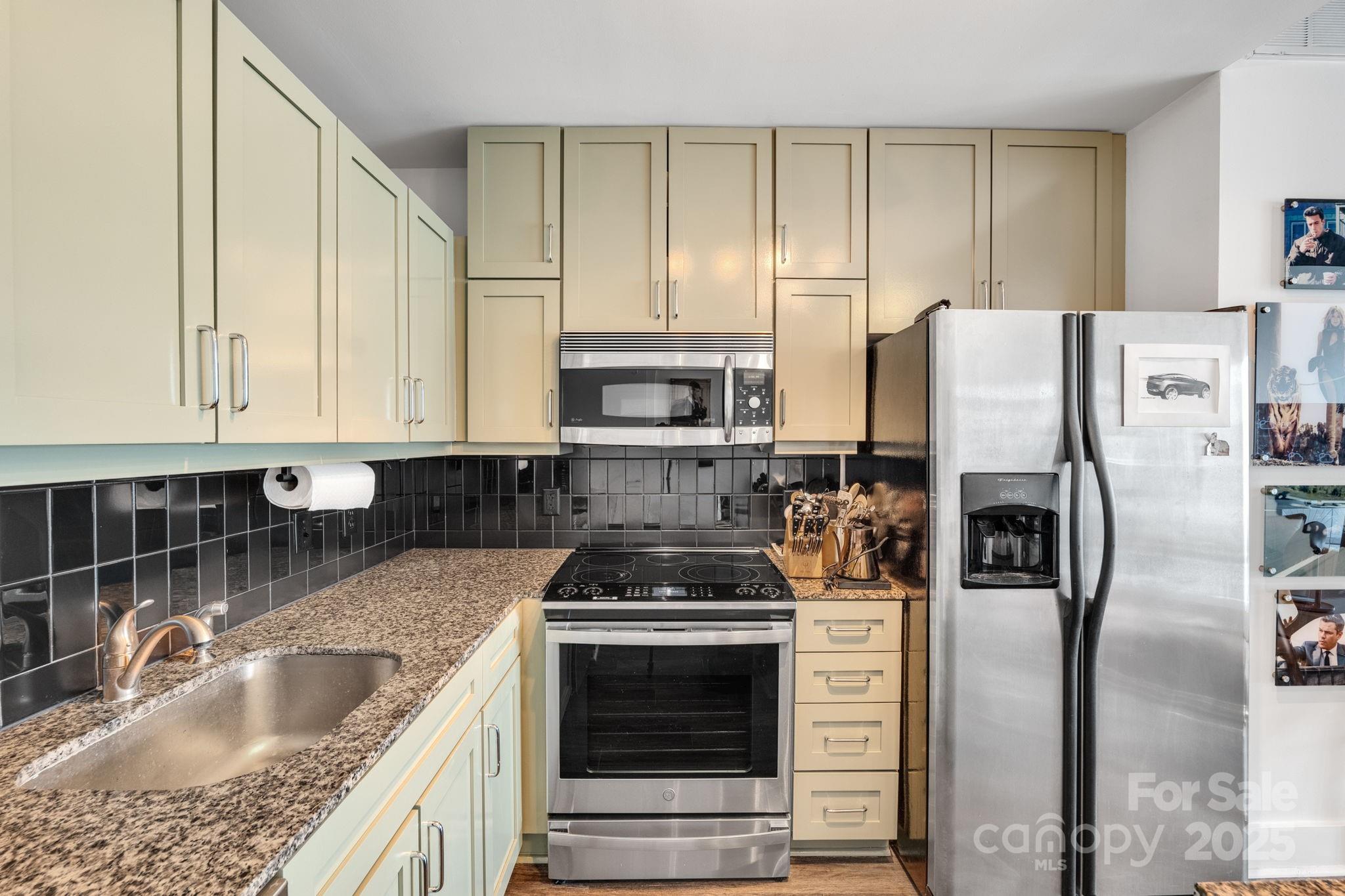 505 E 6th Street 1006 Property Photo 11