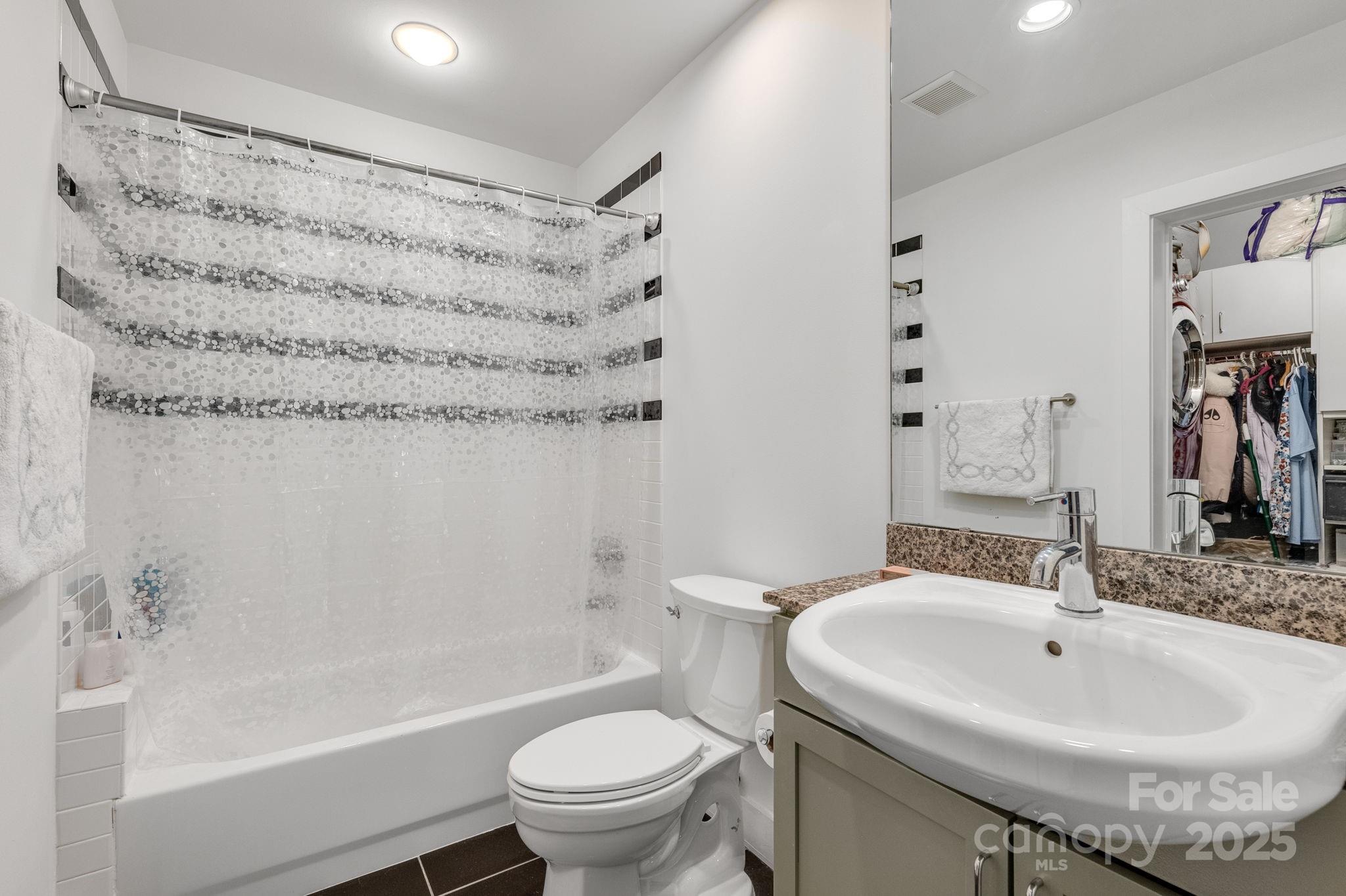 505 E 6th Street 1006 Property Photo 14