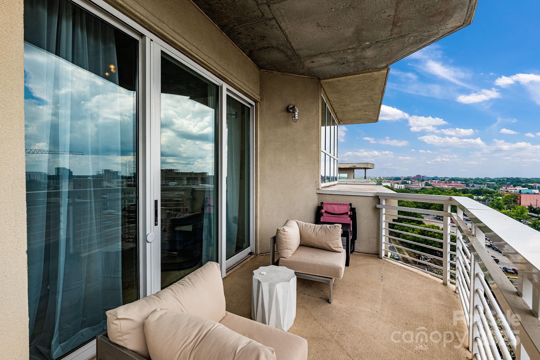 505 E 6th Street 1006 Property Photo 21