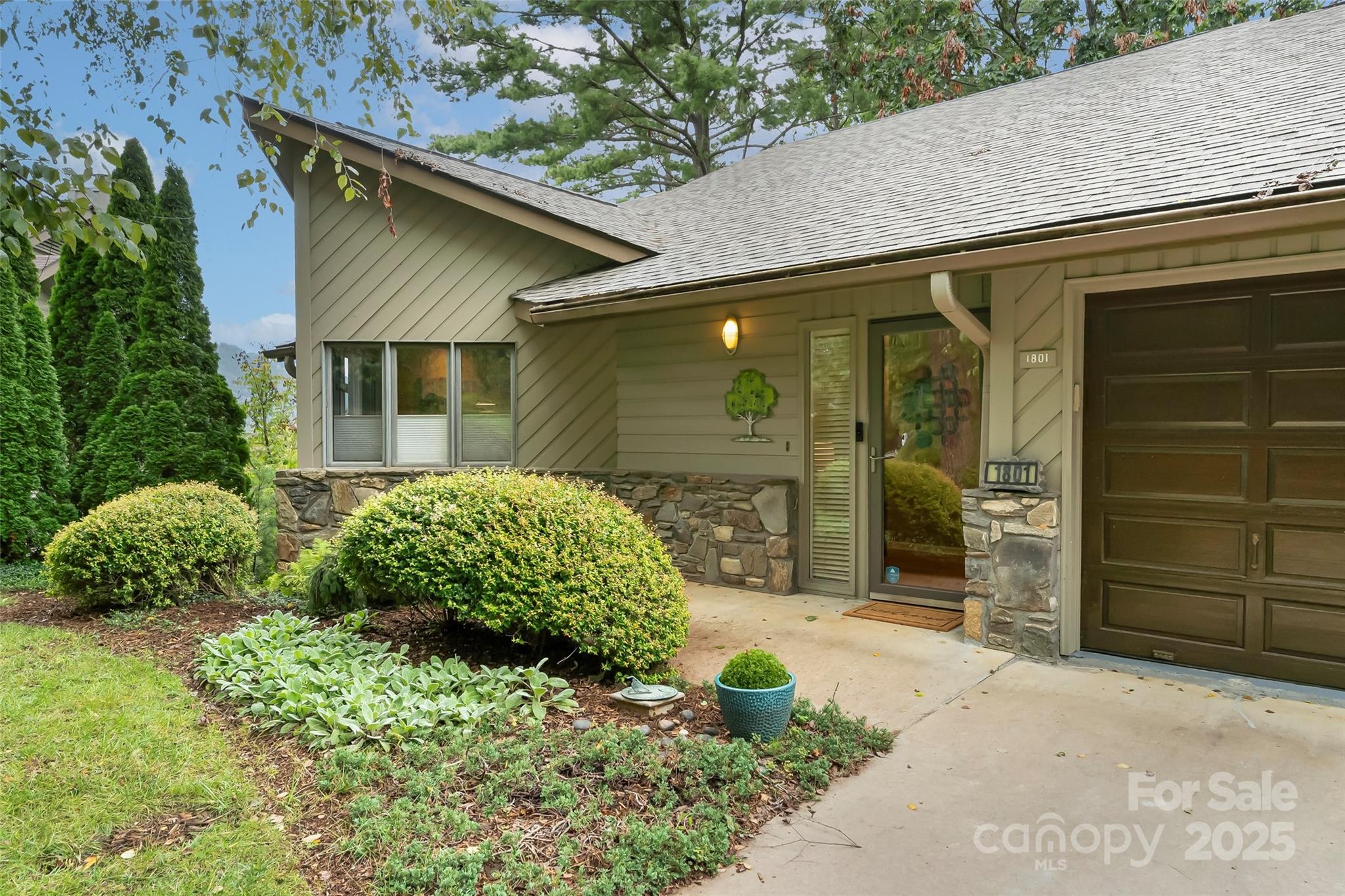 1801 Timber Trail Property Photo 1