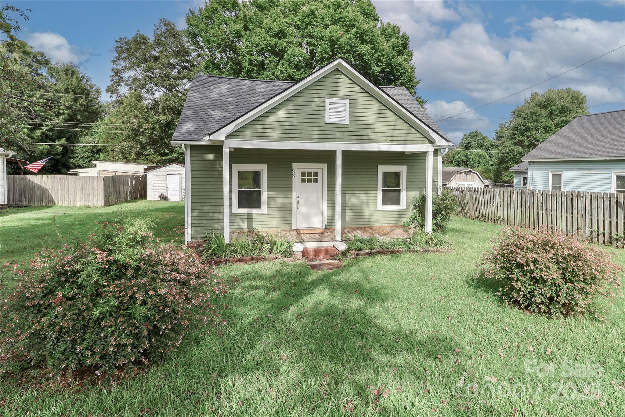 639 S Eastway Drive Property Photo 1