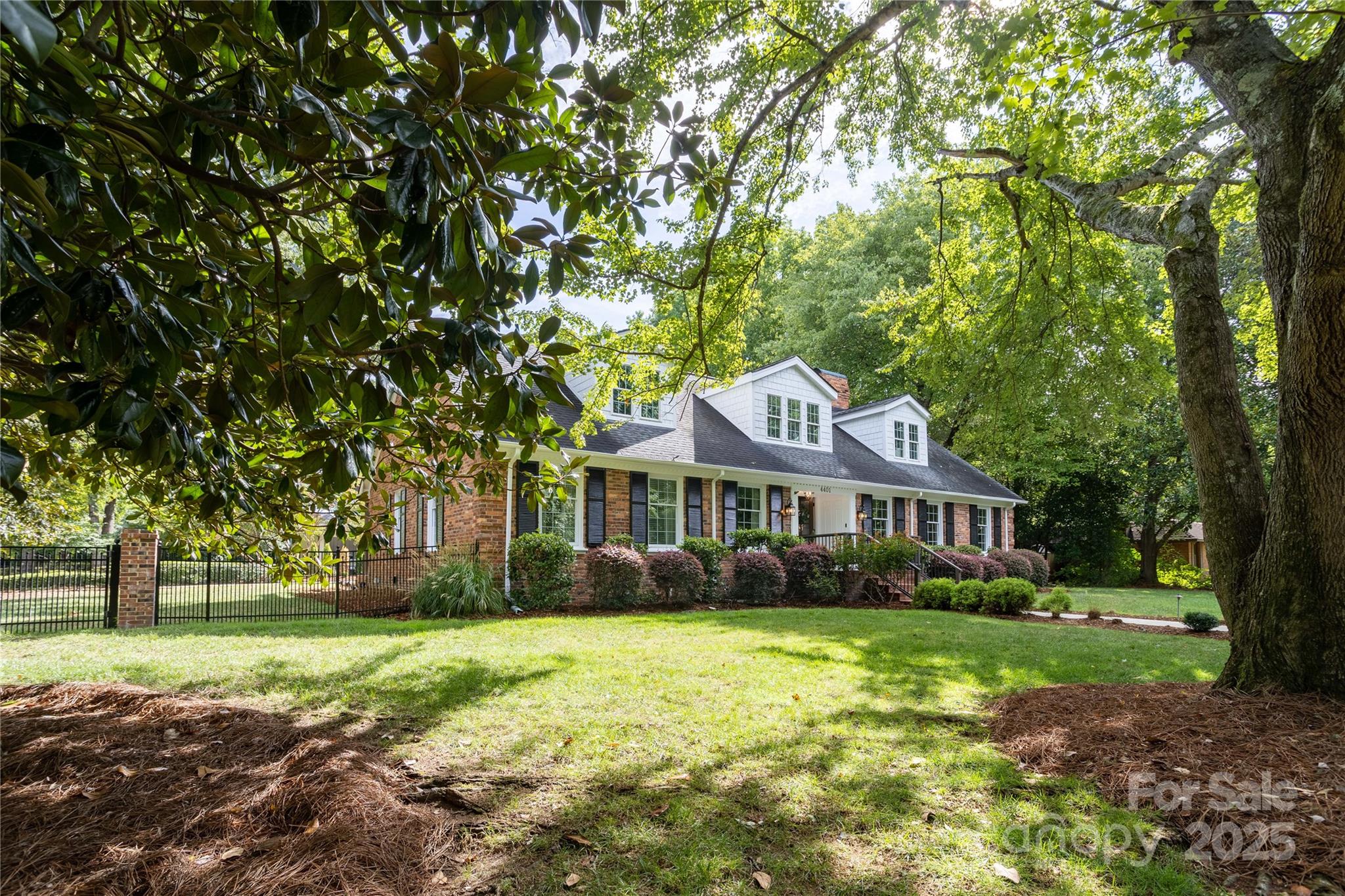 4401 Town And Country Drive Property Photo 3