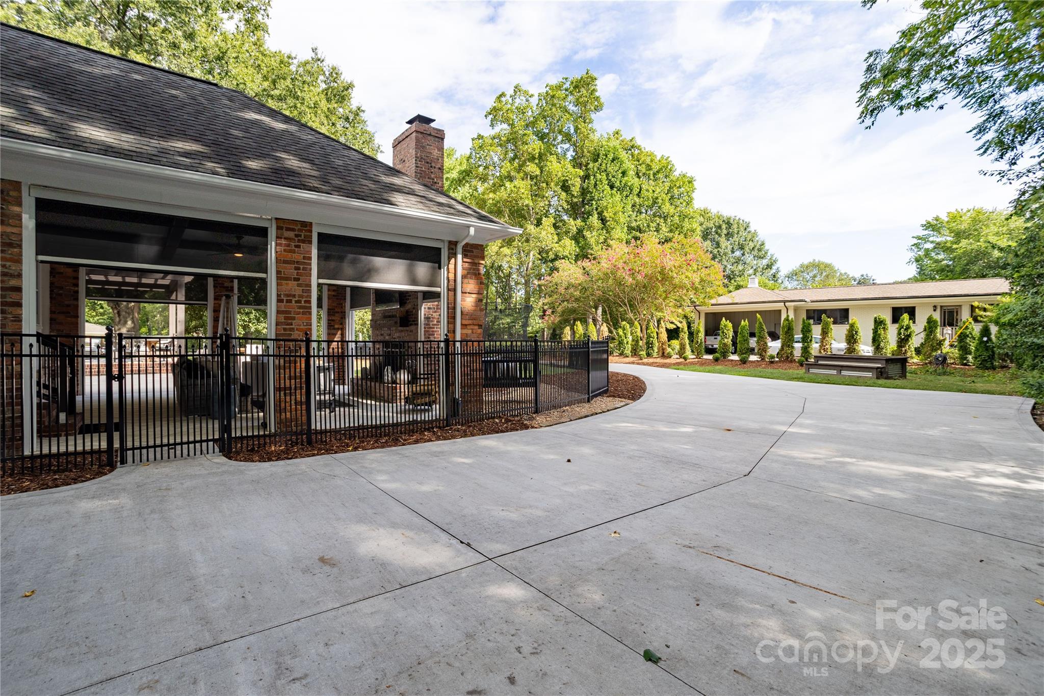 4401 Town And Country Drive Property Photo 7