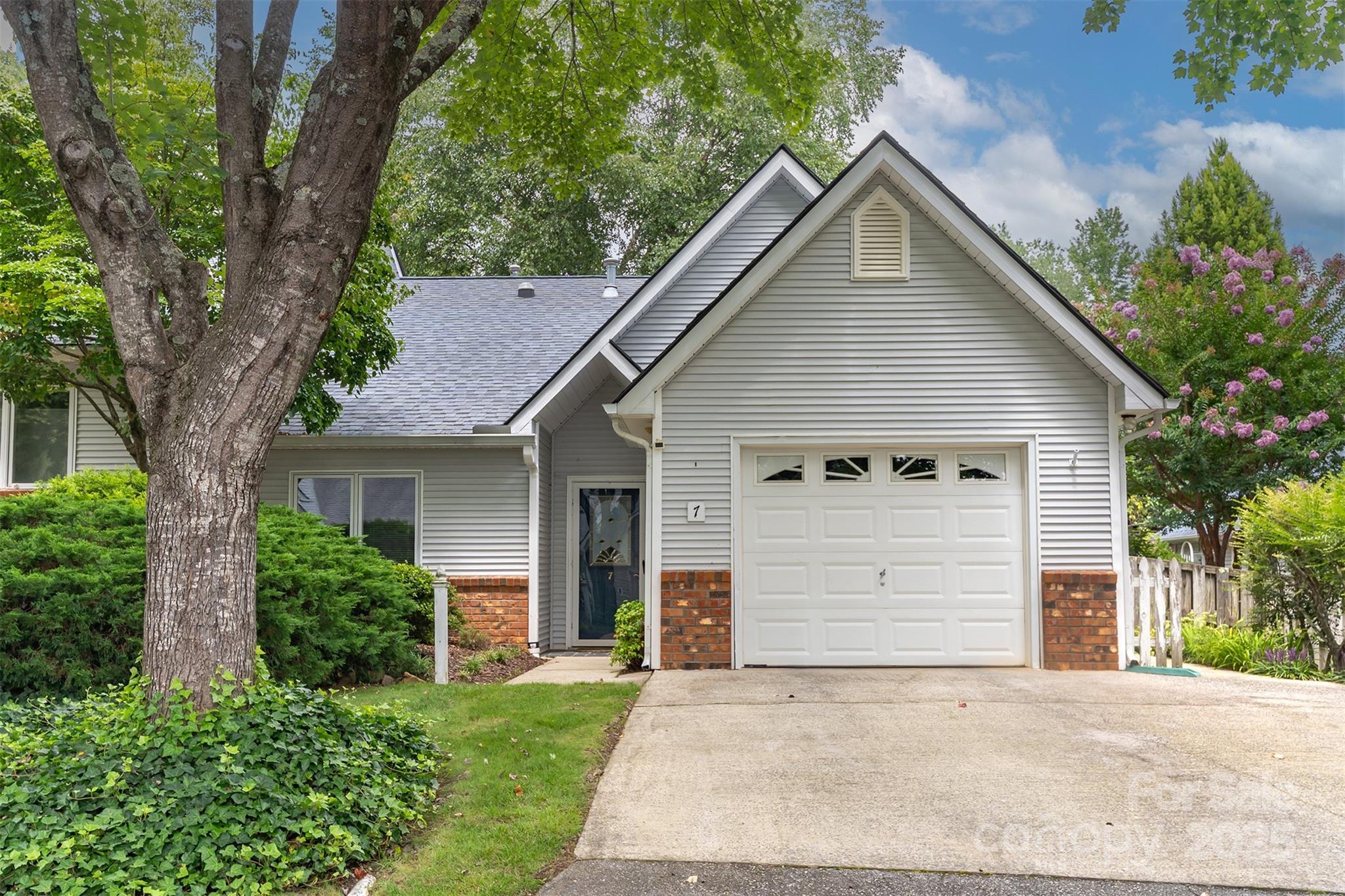 7 Silver Place Property Photo 1