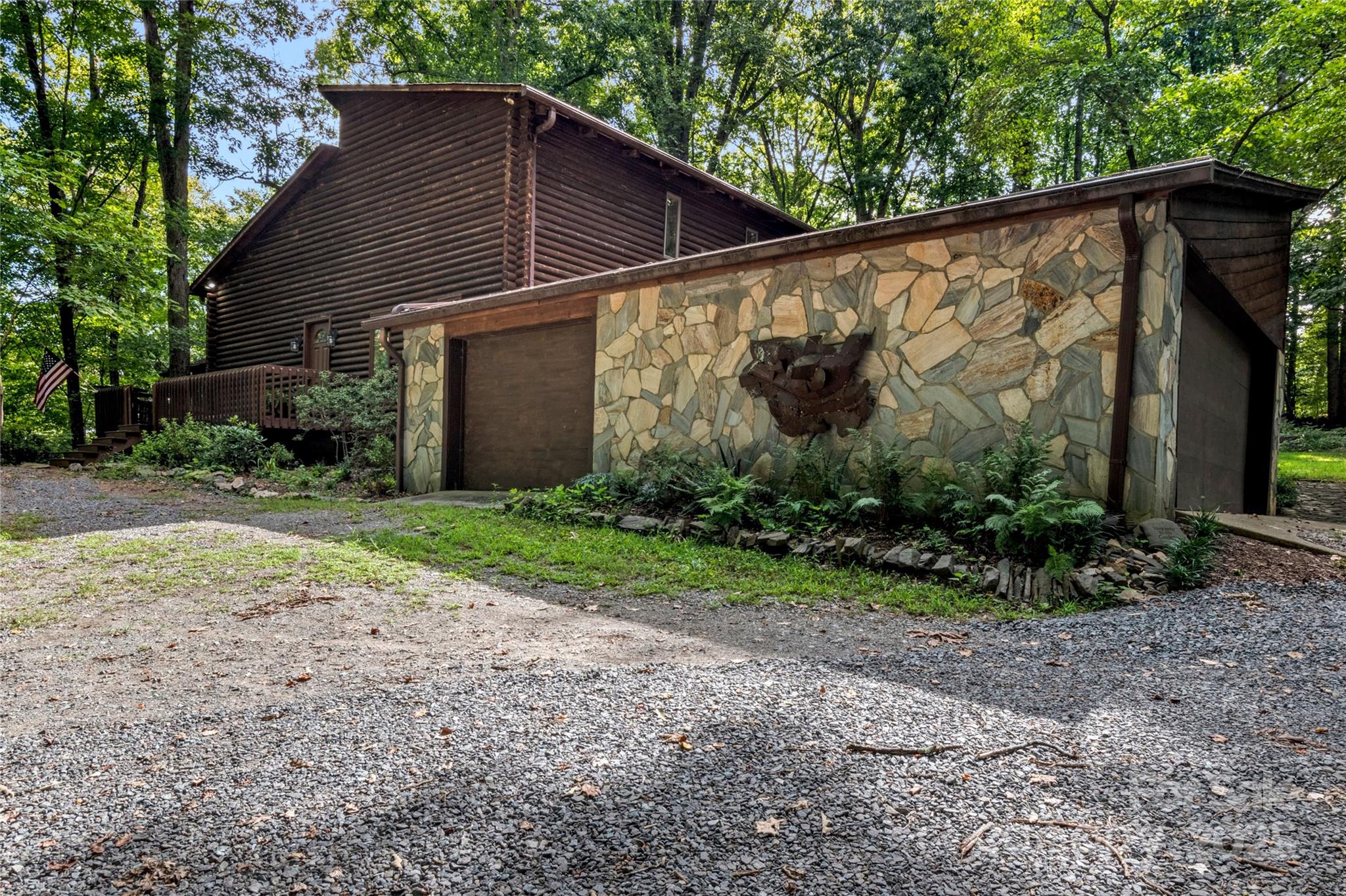 1000 Stone Creek Drive Property Photo 1