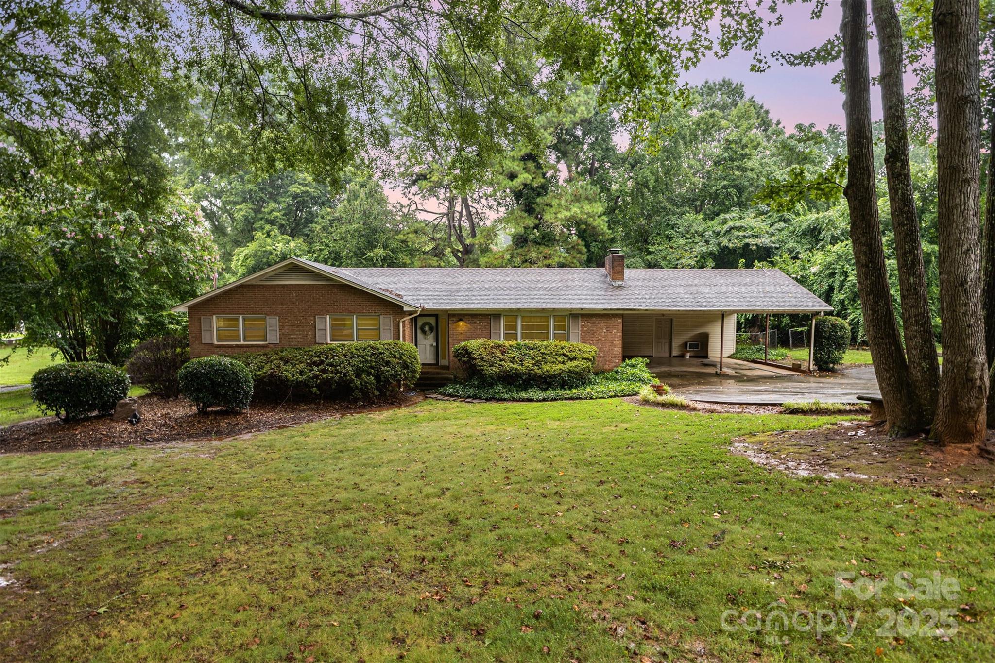 320 Greenbay Drive Property Photo 1