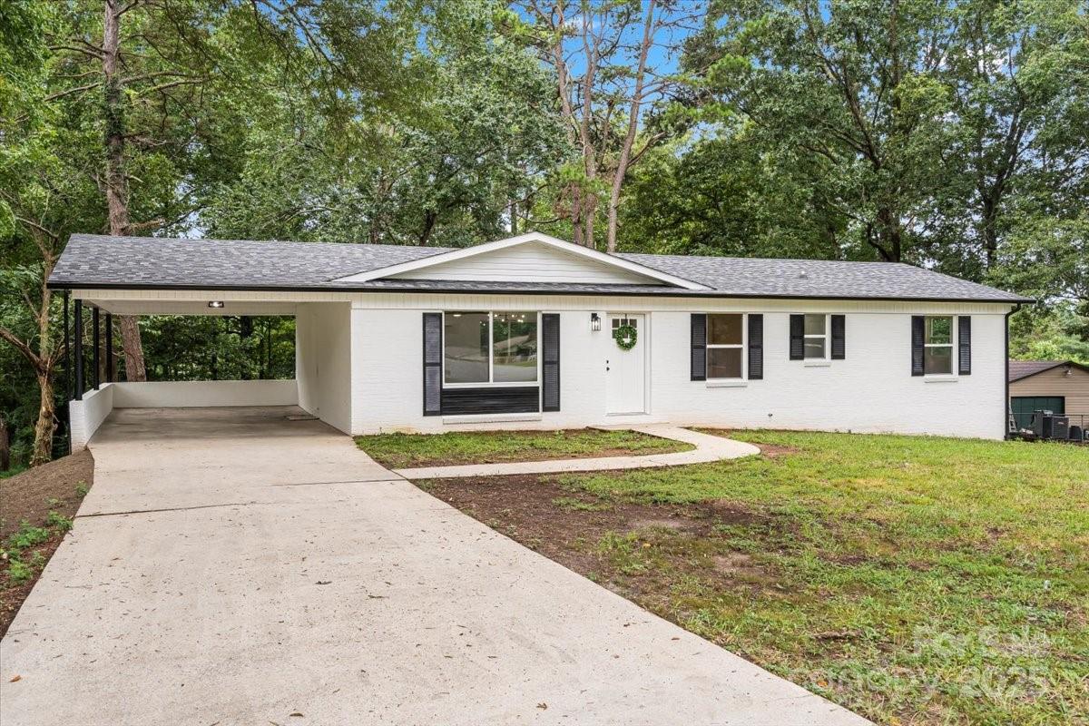 3030 Mac Drive Property Photo 1