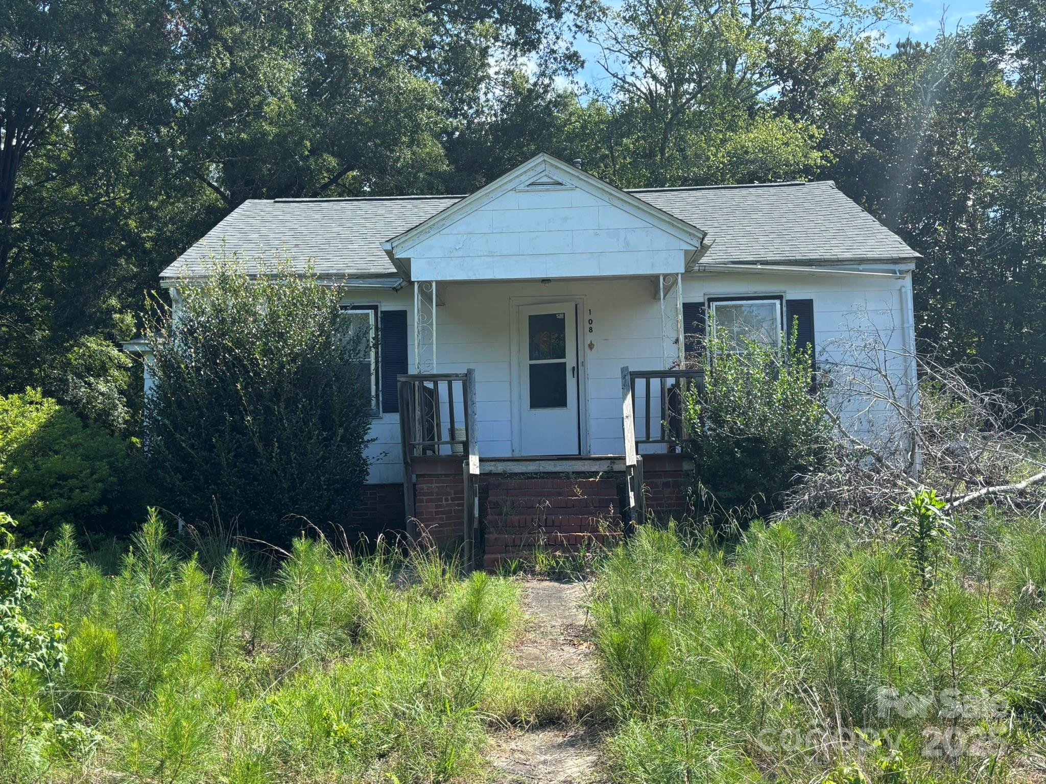 108 Circle Drive Property Photo 1