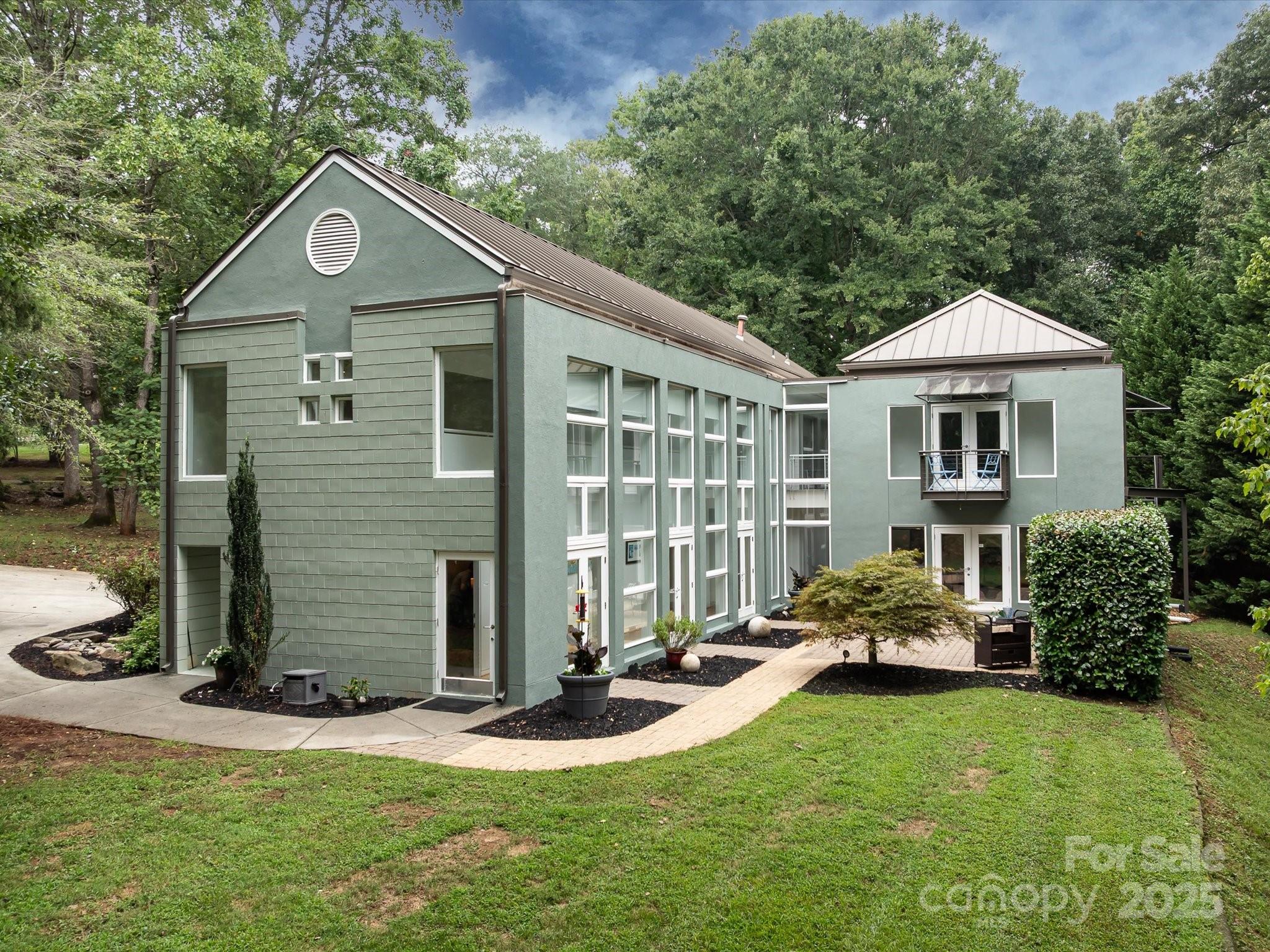 1227 Jules Court Property Photo 1