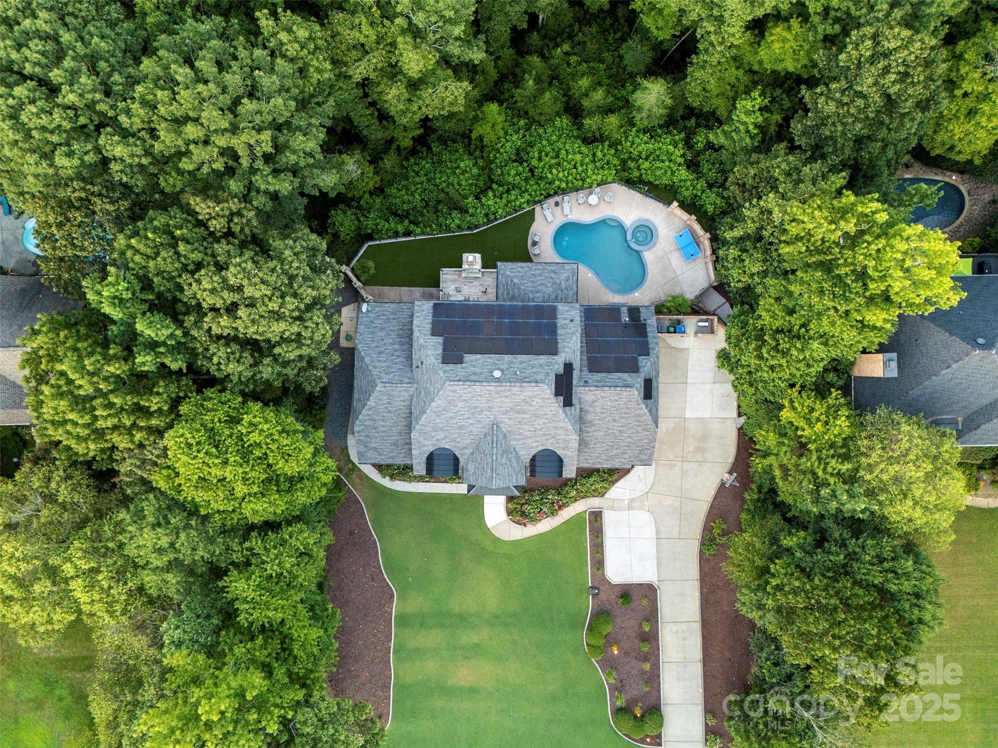 429 Hendon Row Way Property Photo 2