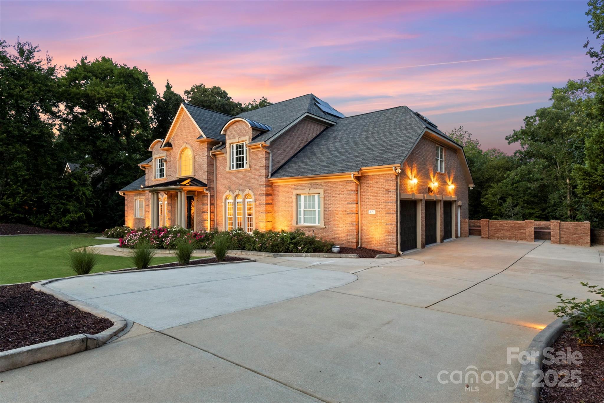 429 Hendon Row Way Property Photo 3