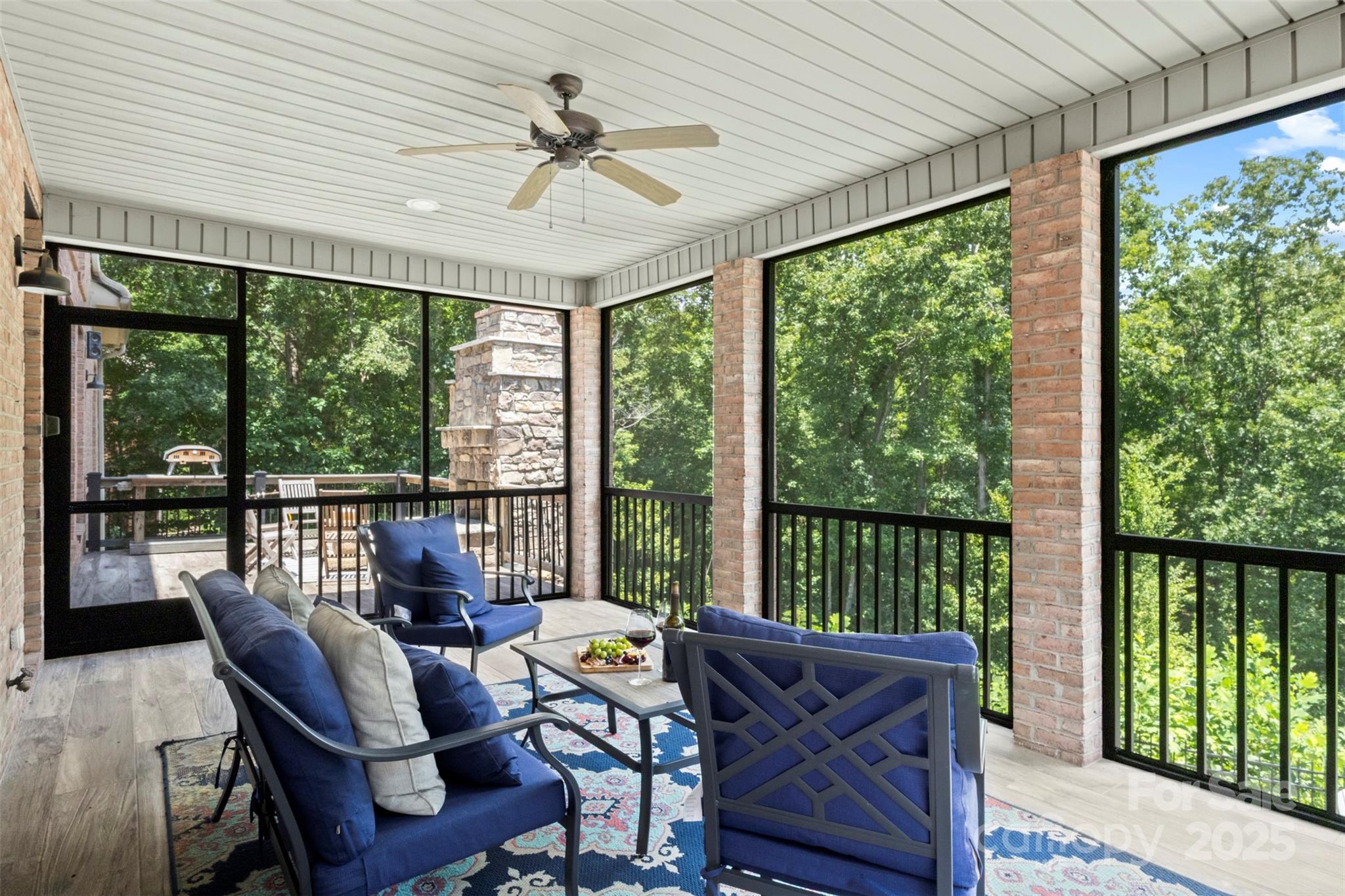 429 Hendon Row Way Property Photo 14