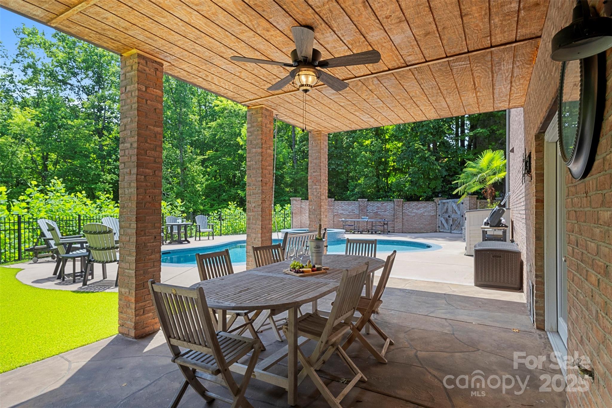 429 Hendon Row Way Property Photo 32