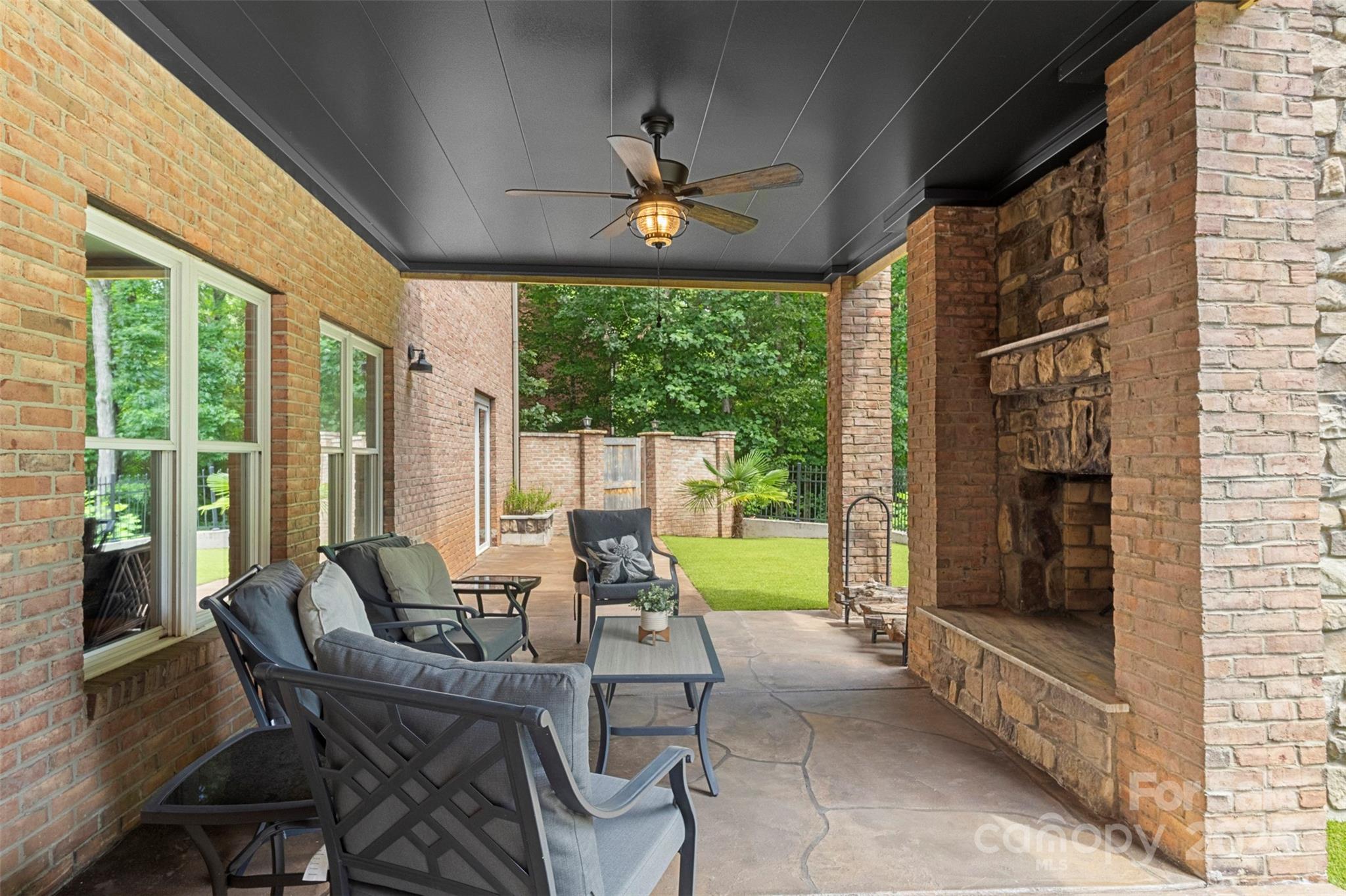 429 Hendon Row Way Property Photo 33