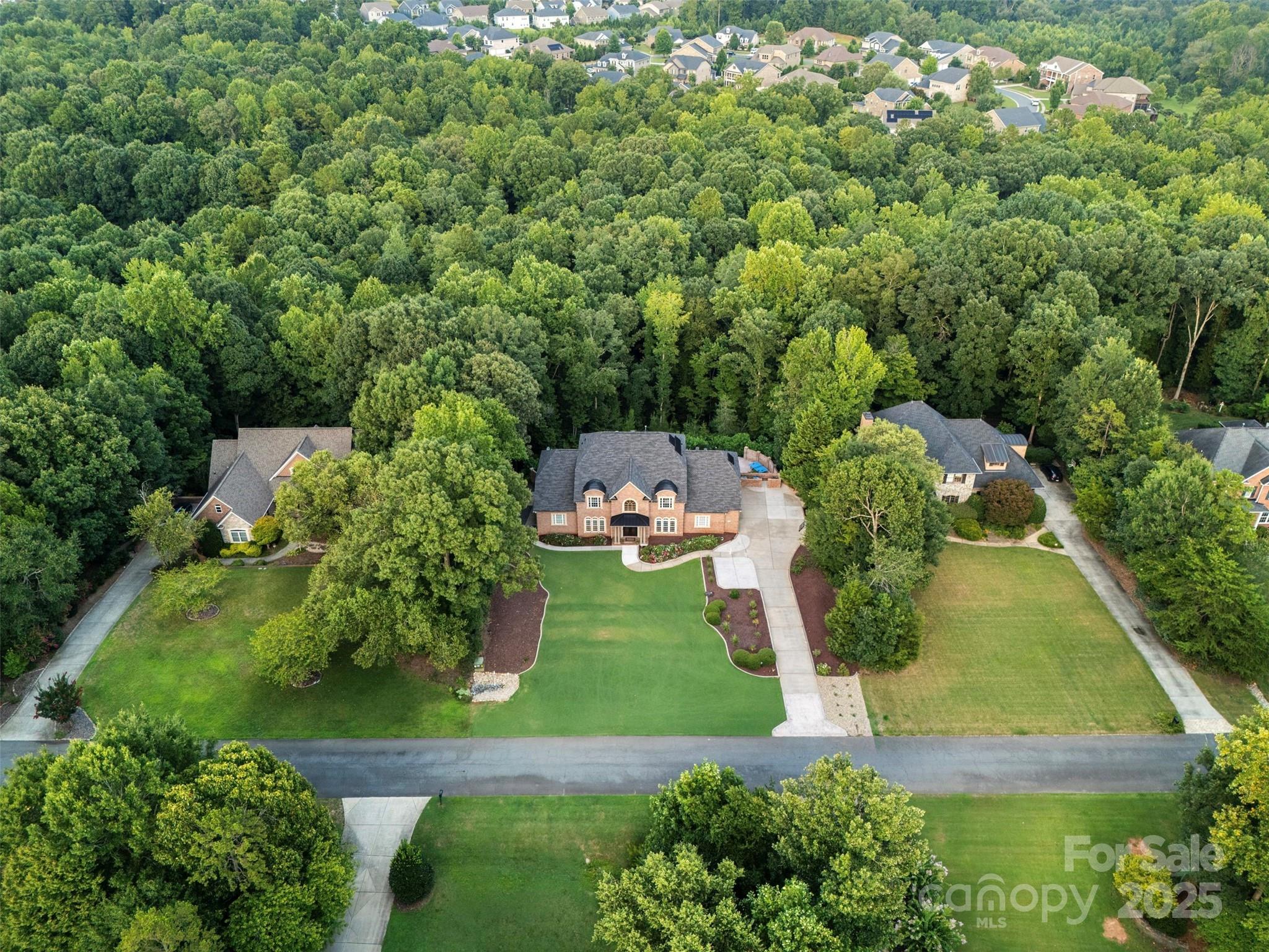 429 Hendon Row Way Property Photo 44