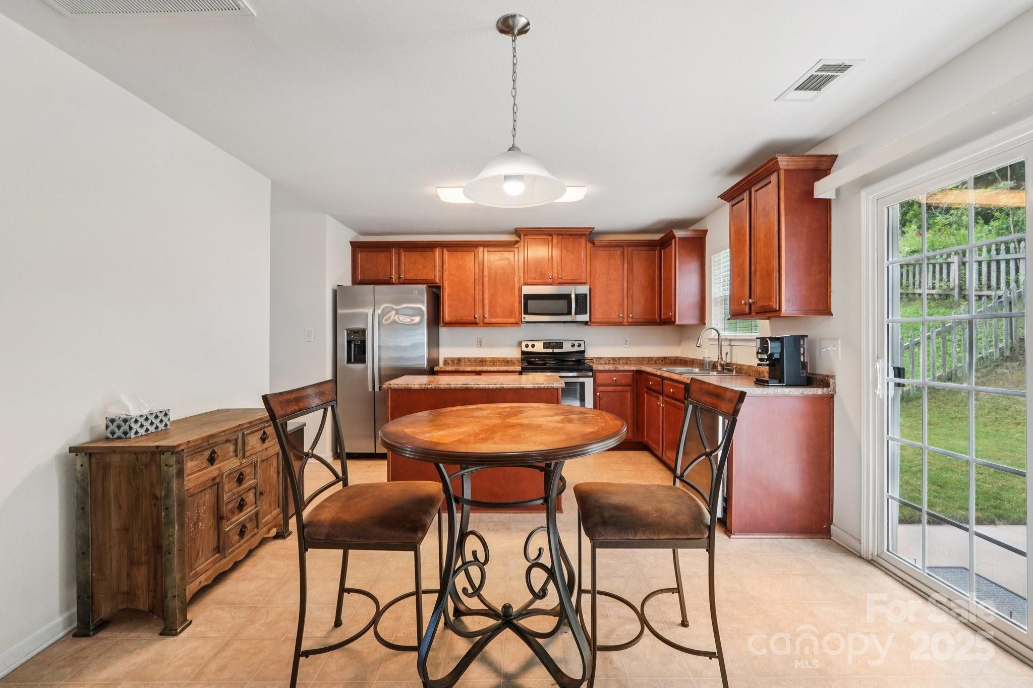 2289 Reid Pointe Avenue Property Photo 8