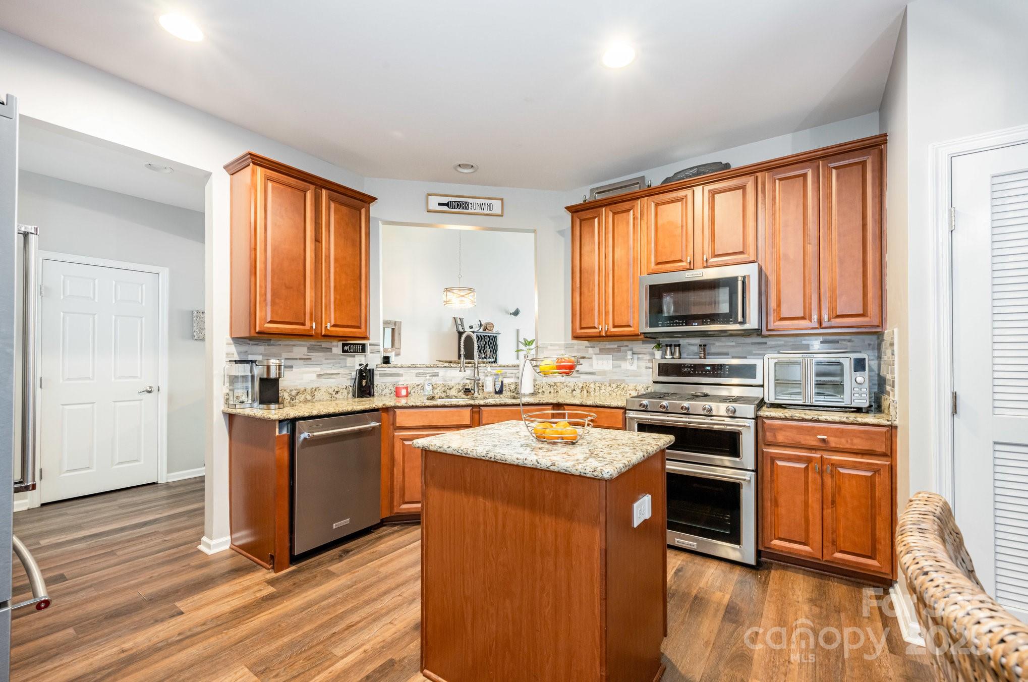 209 Chartwell Lane Property Photo 11