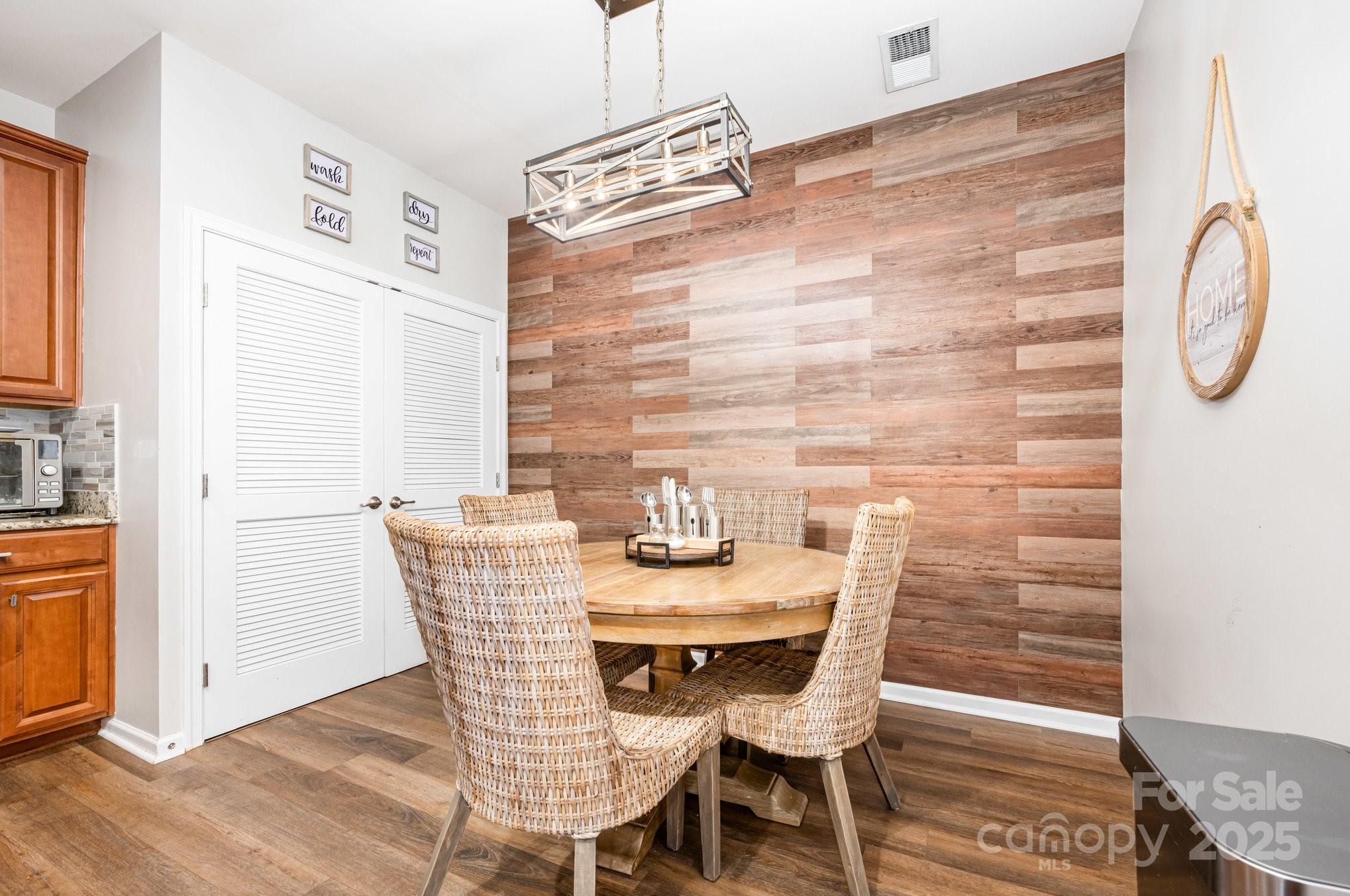 209 Chartwell Lane Property Photo 14