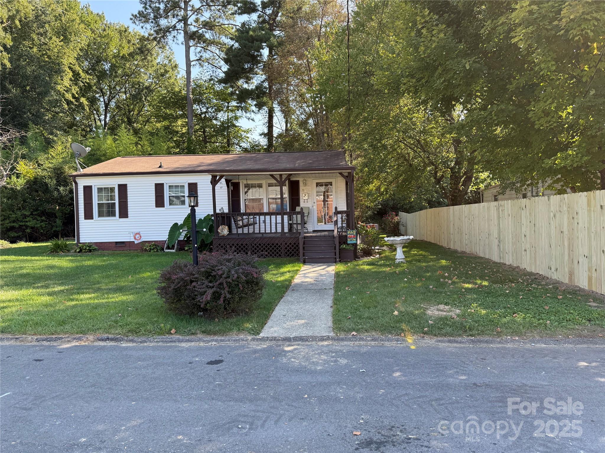 921 E 8th Avenue Property Photo 2