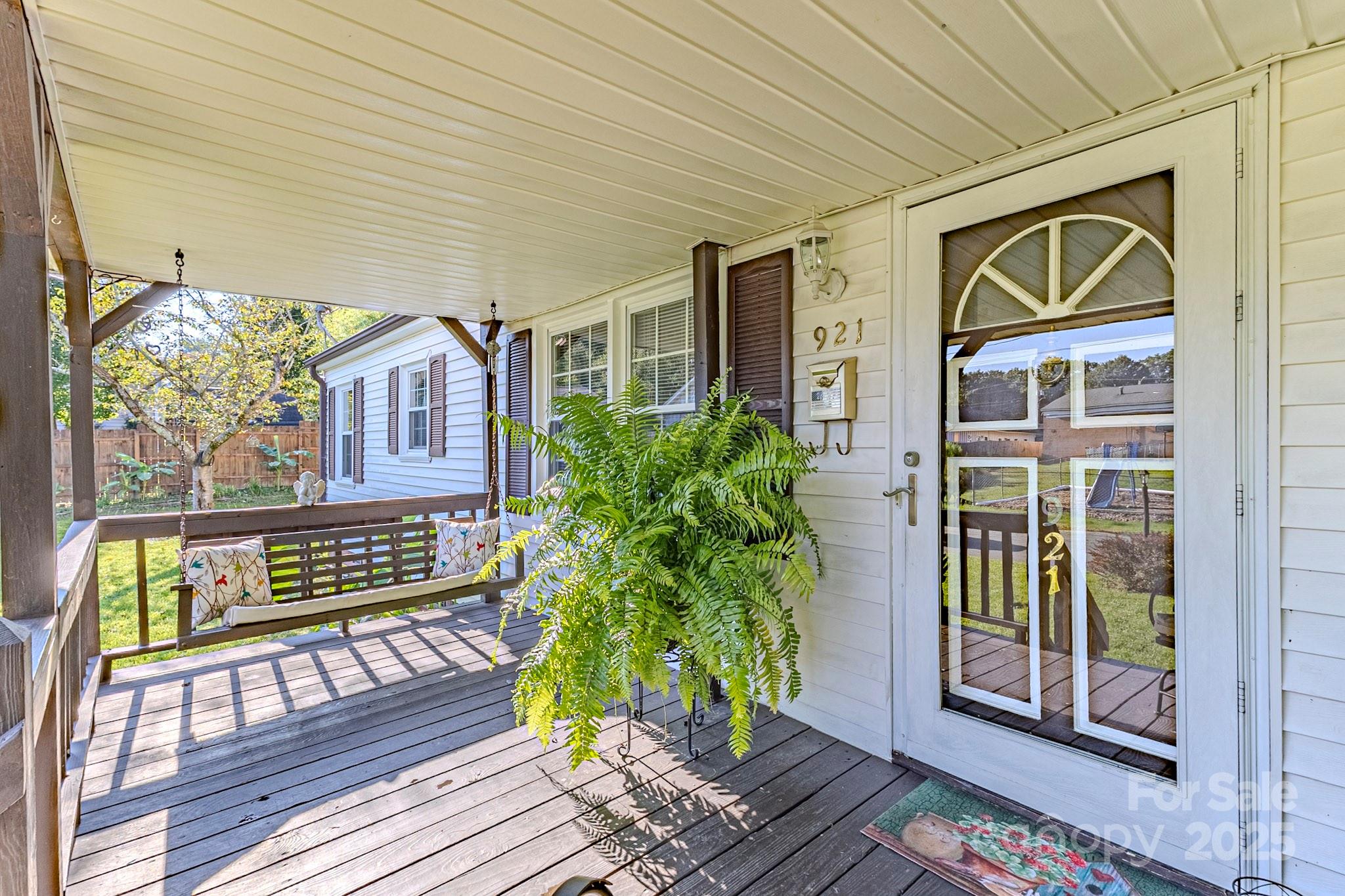 921 E 8th Avenue Property Photo 5