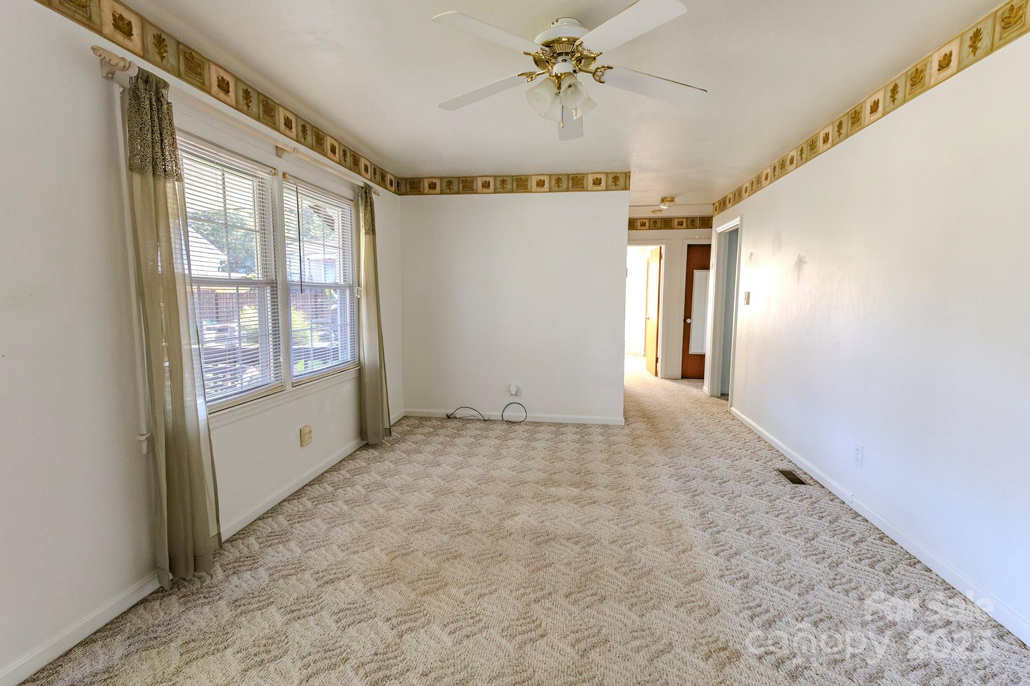 921 E 8th Avenue Property Photo 7