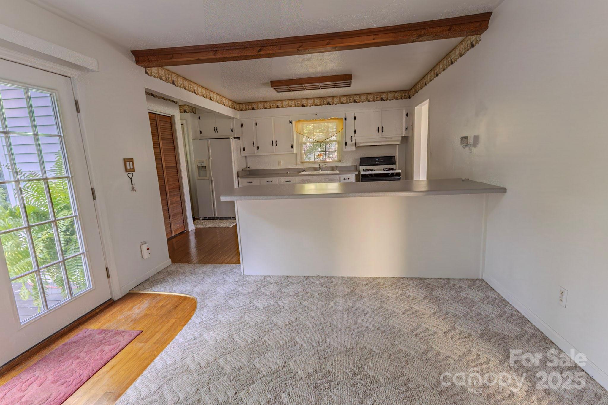 921 E 8th Avenue Property Photo 11