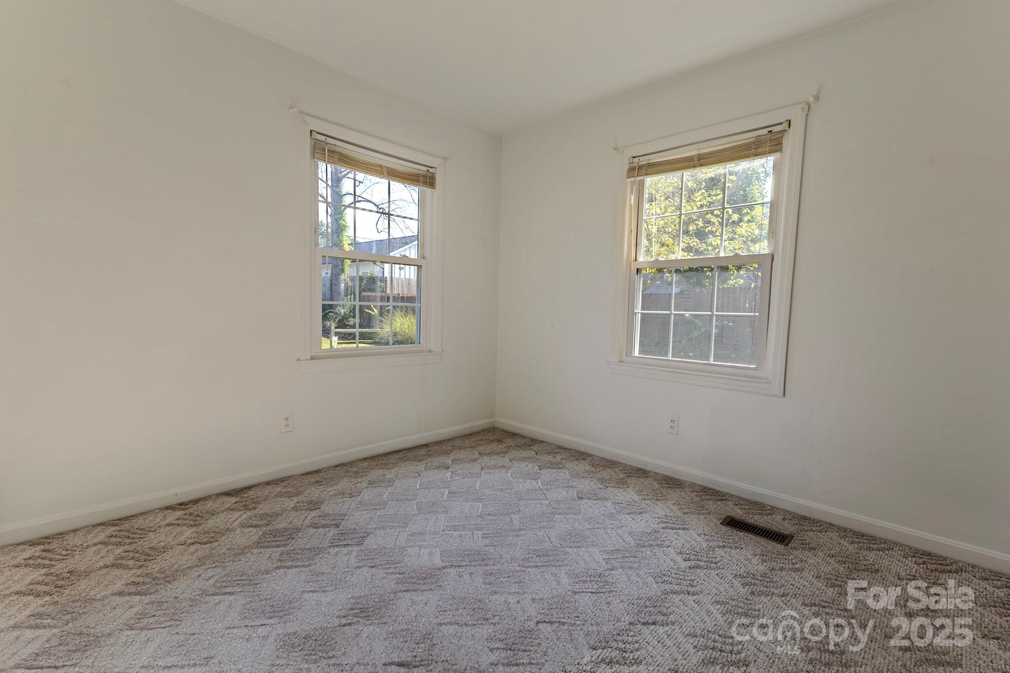 921 E 8th Avenue Property Photo 13