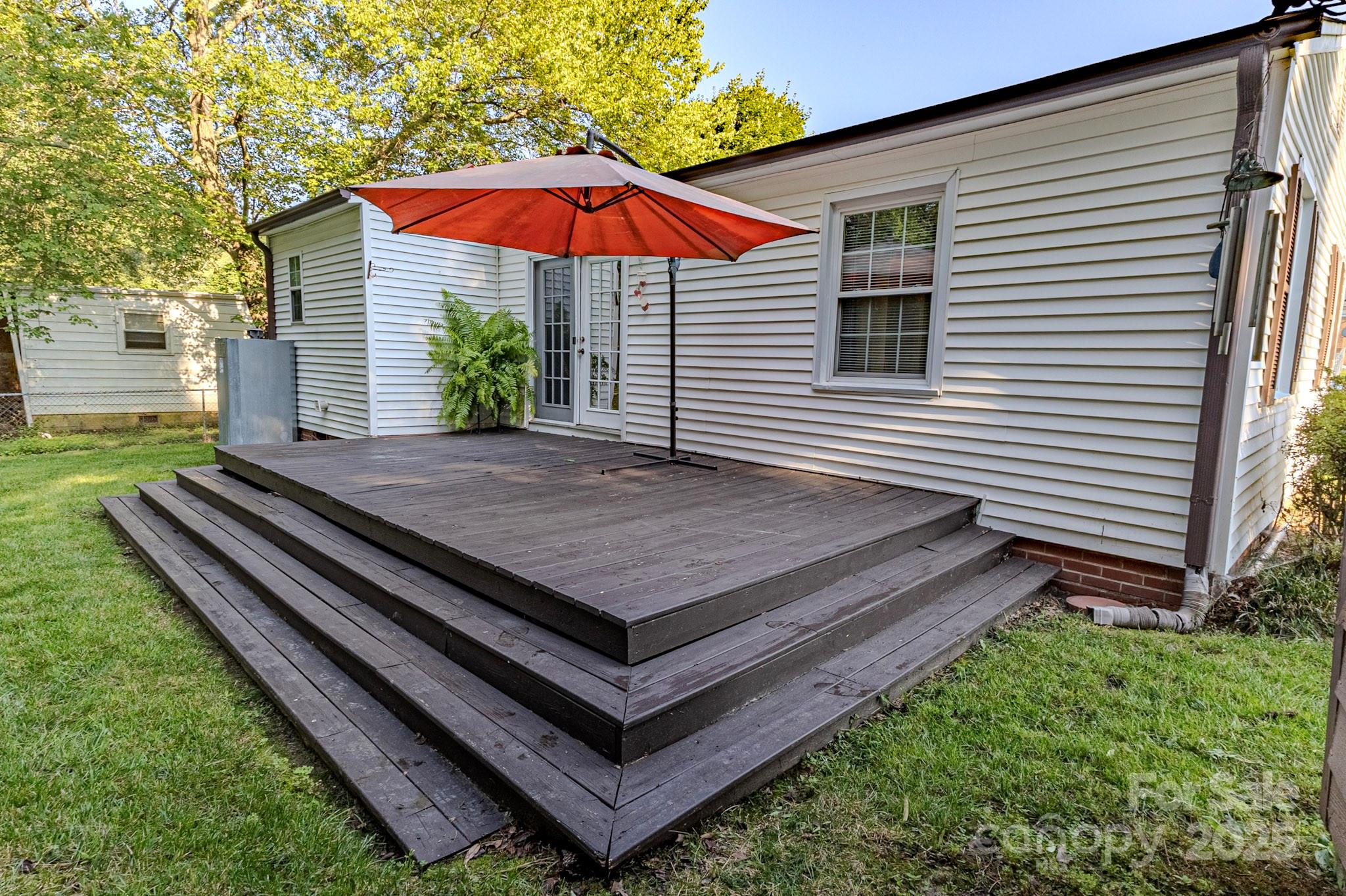 921 E 8th Avenue Property Photo 14