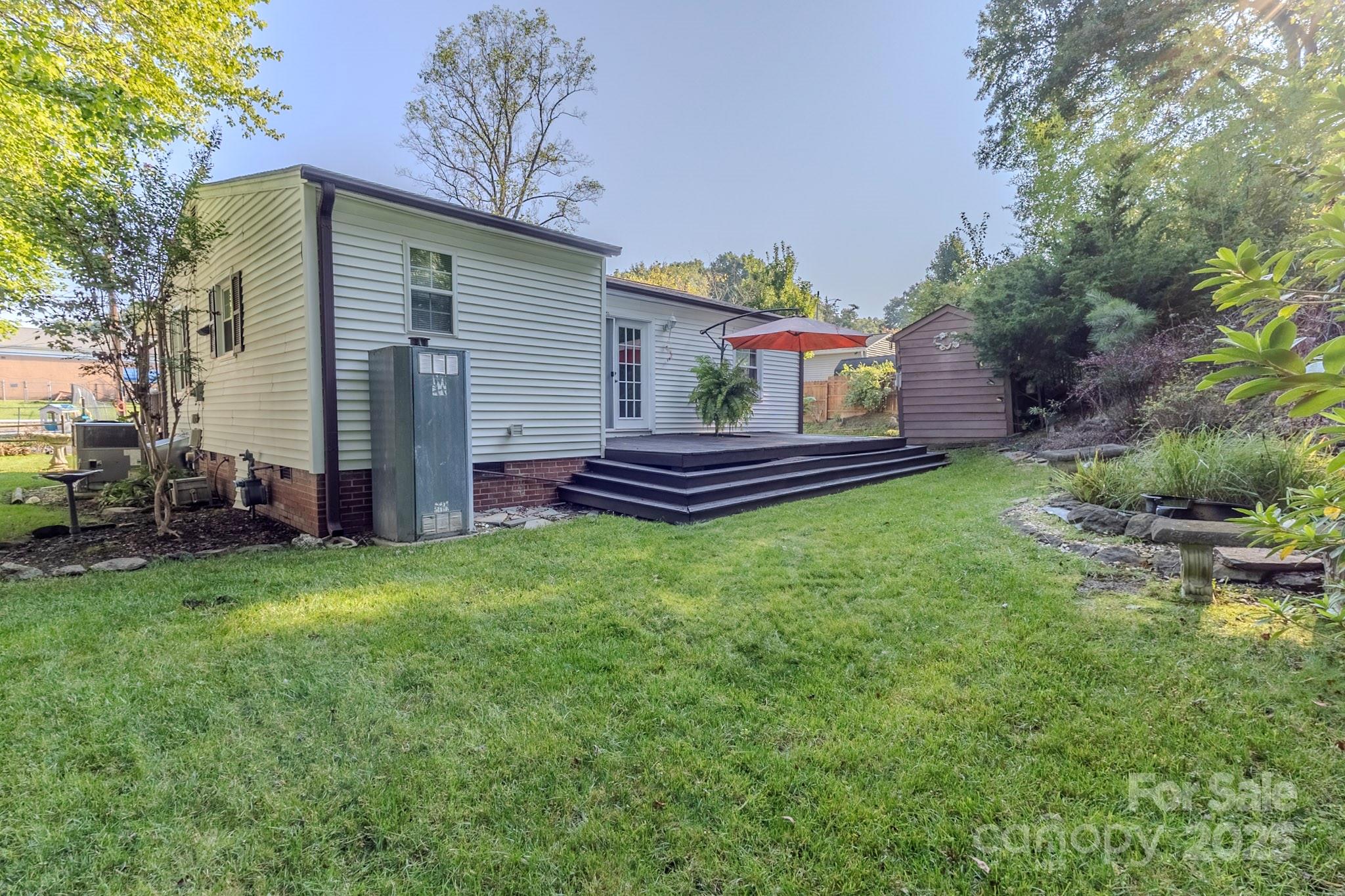 921 E 8th Avenue Property Photo 16