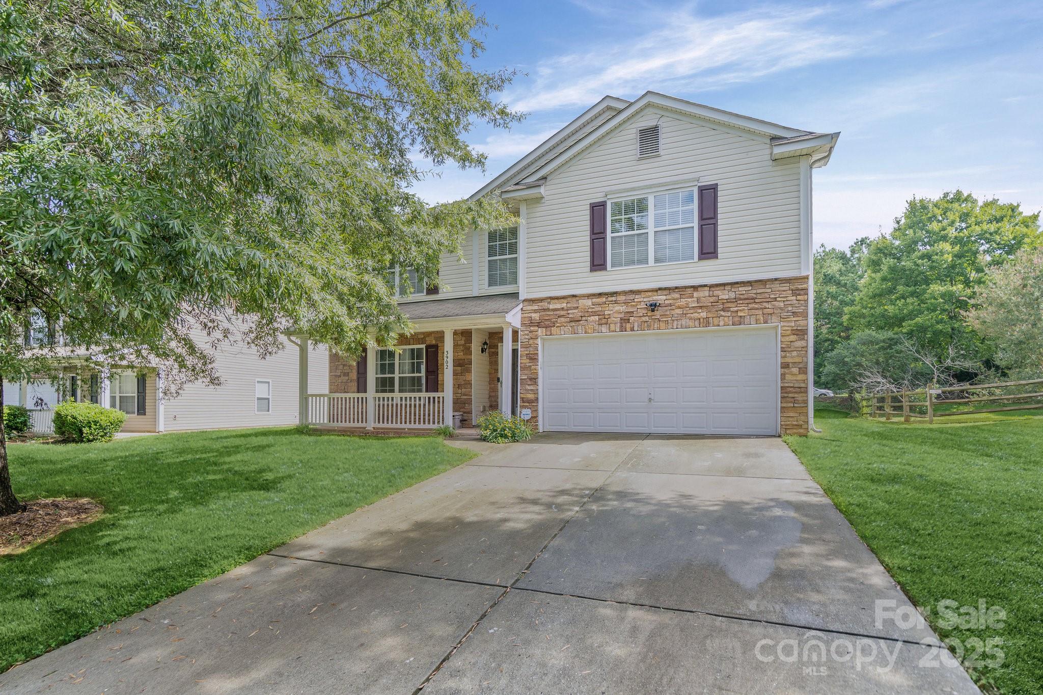 3902 Larkhaven Village Drive Property Photo 1