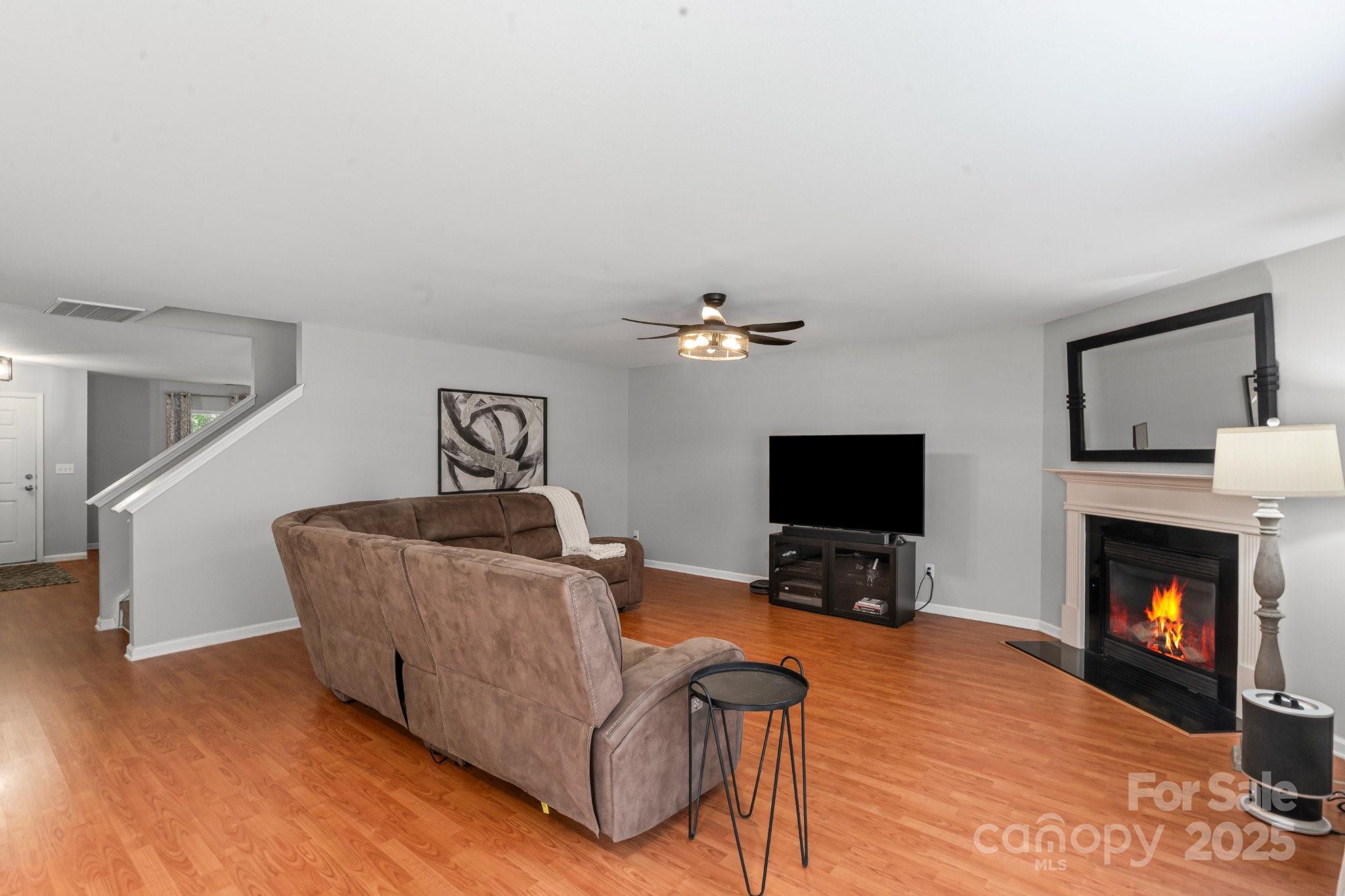 3902 Larkhaven Village Drive Property Photo 7