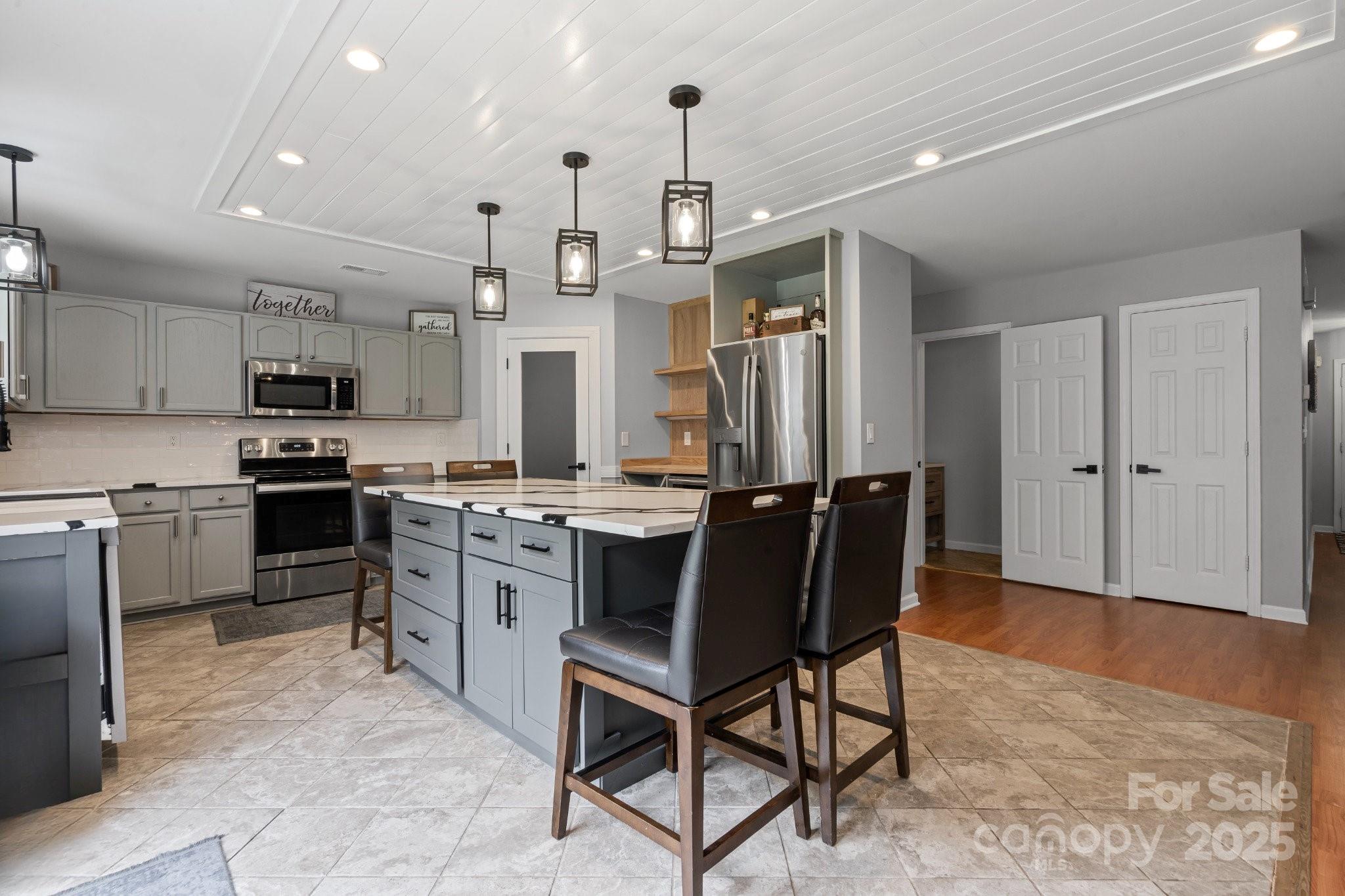 3902 Larkhaven Village Drive Property Photo 12