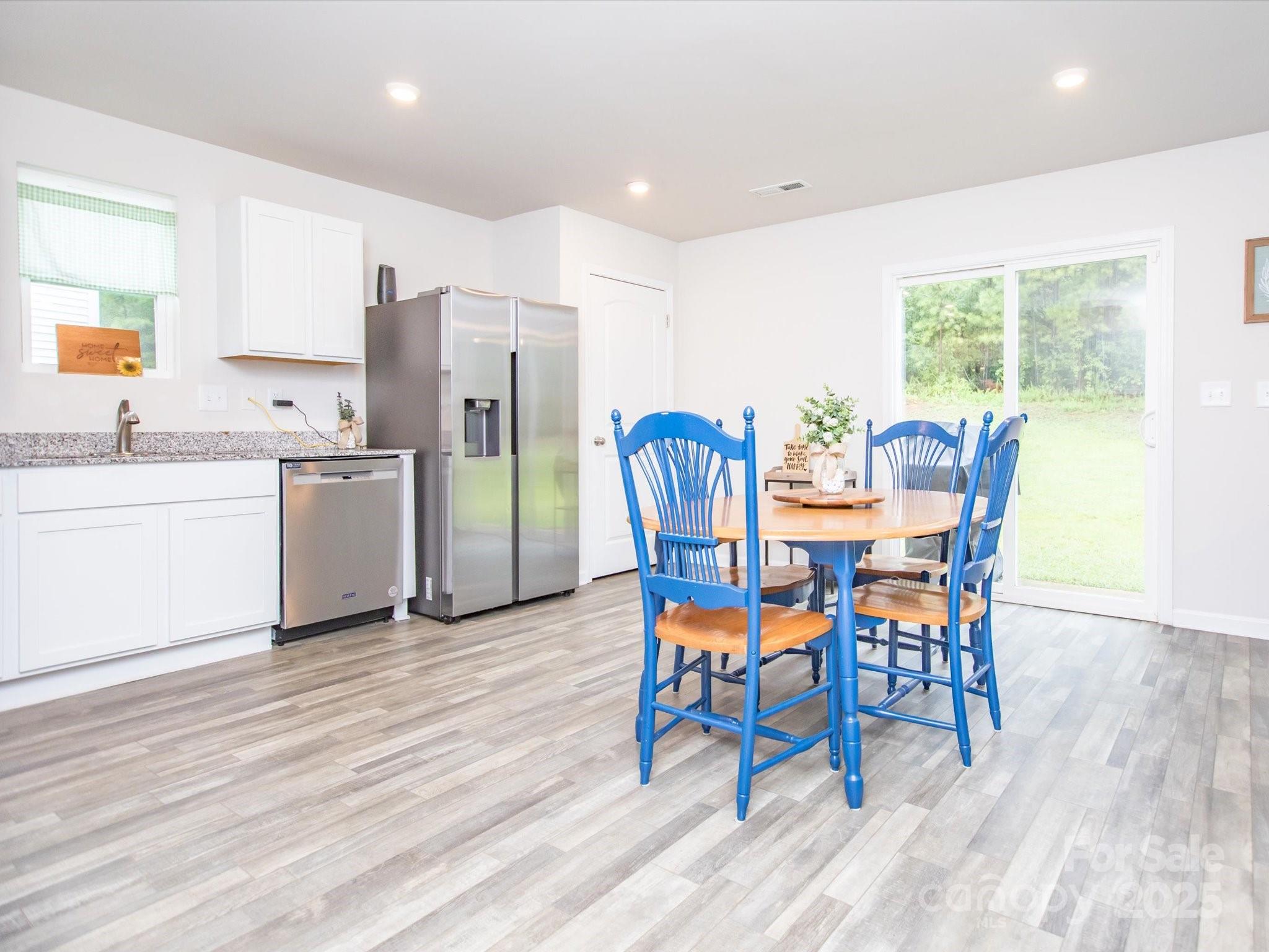 2424 Cranberry Way Property Photo 4