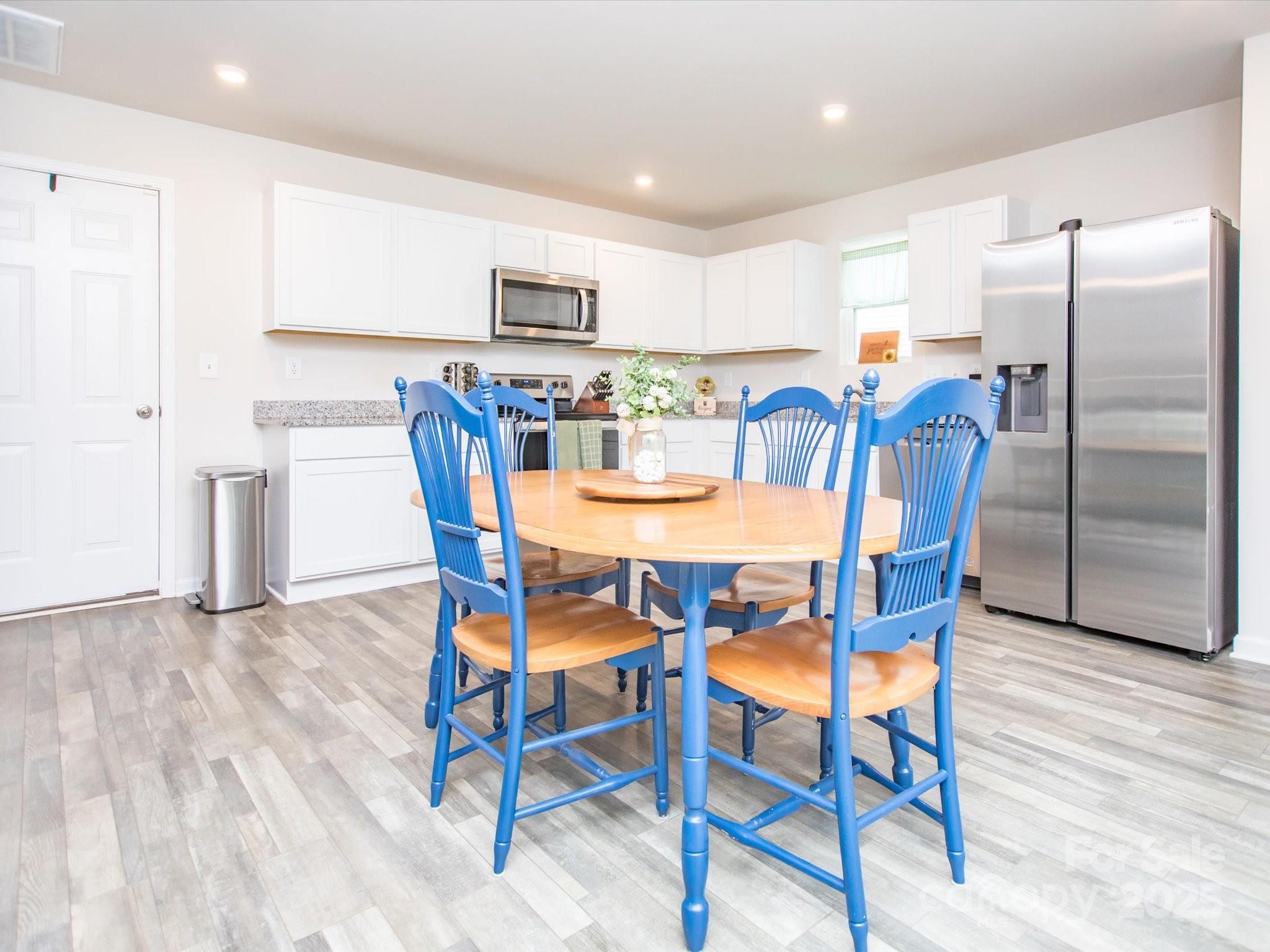 2424 Cranberry Way Property Photo 5