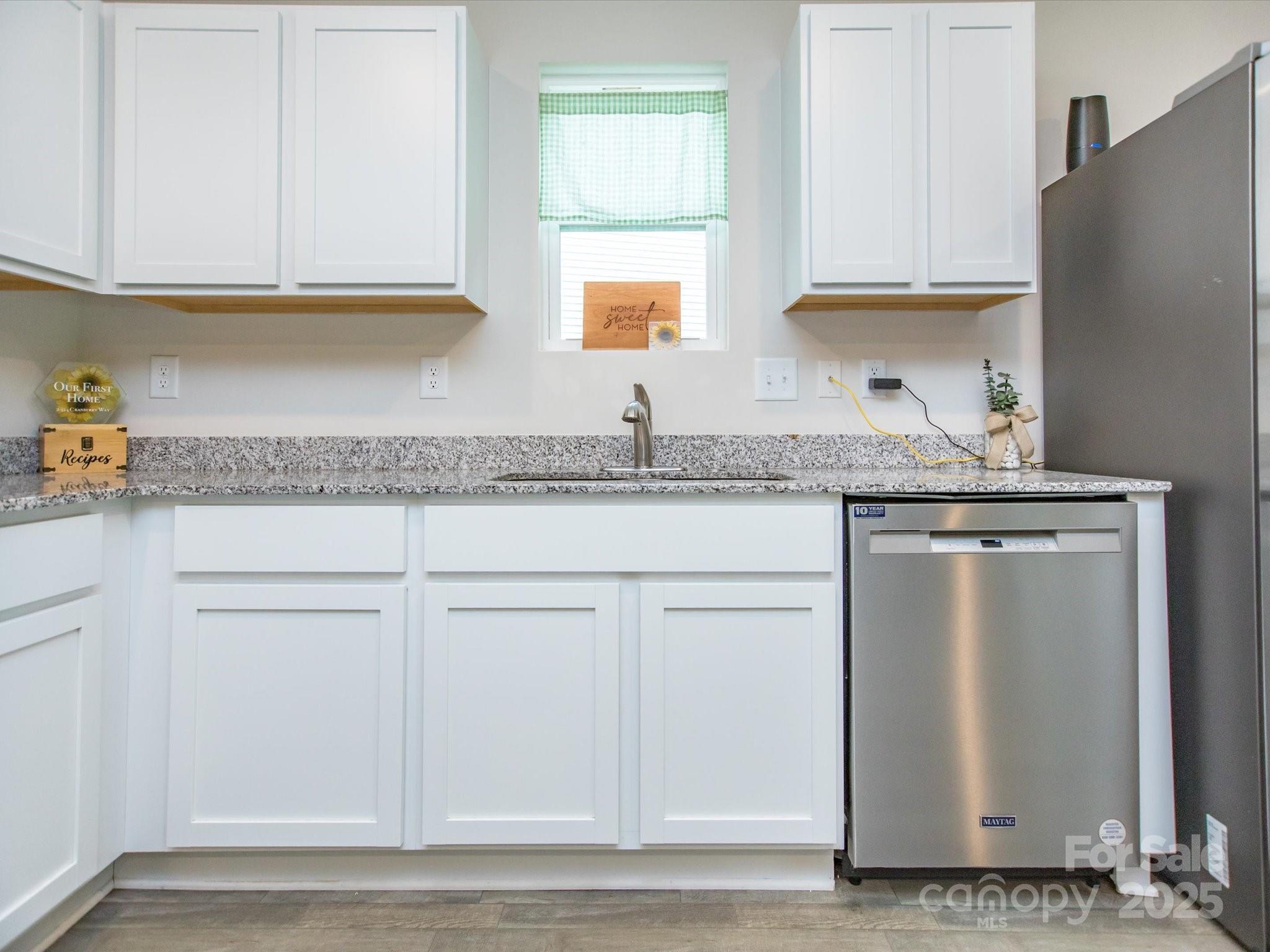 2424 Cranberry Way Property Photo 6