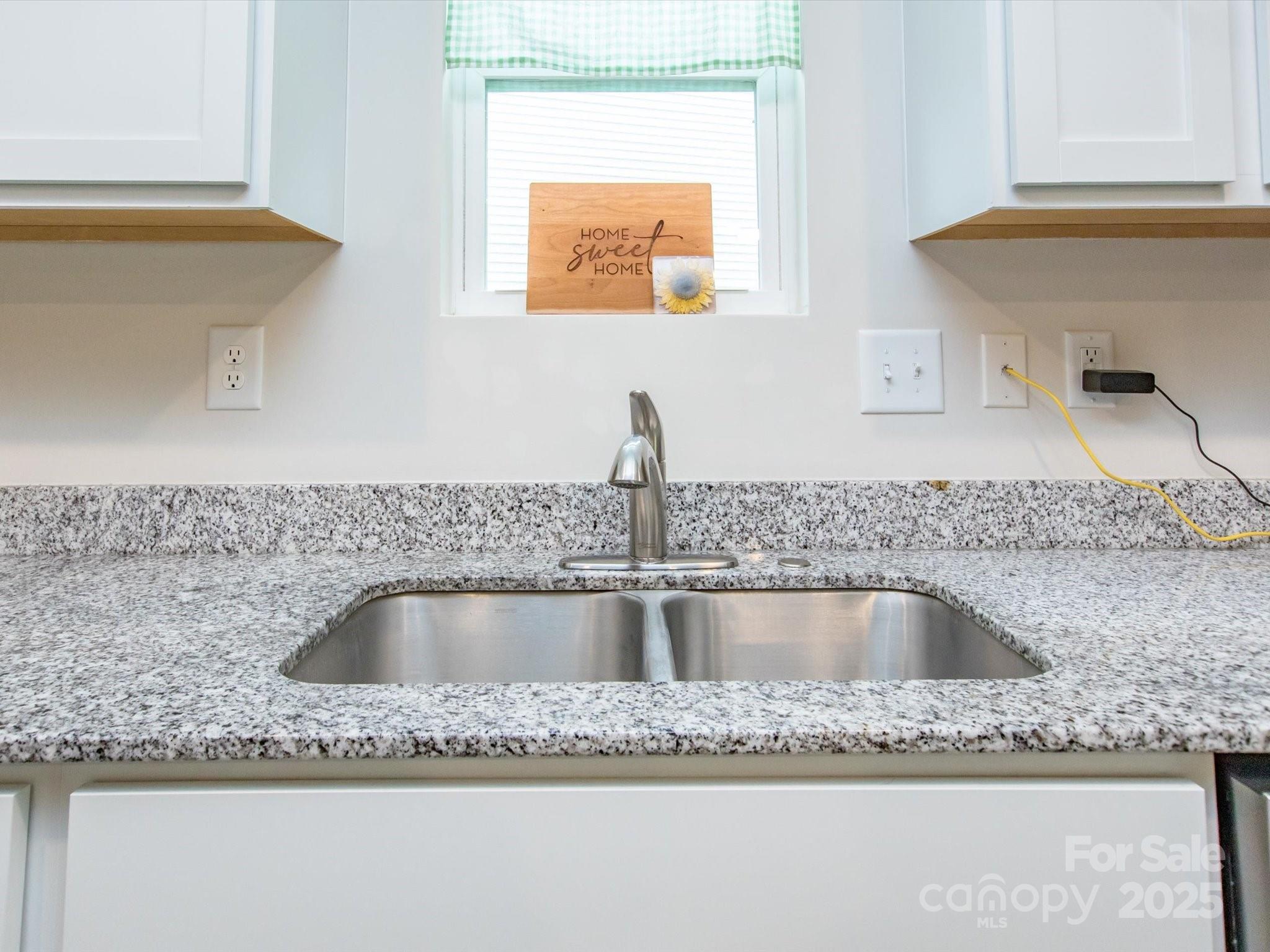 2424 Cranberry Way Property Photo 7