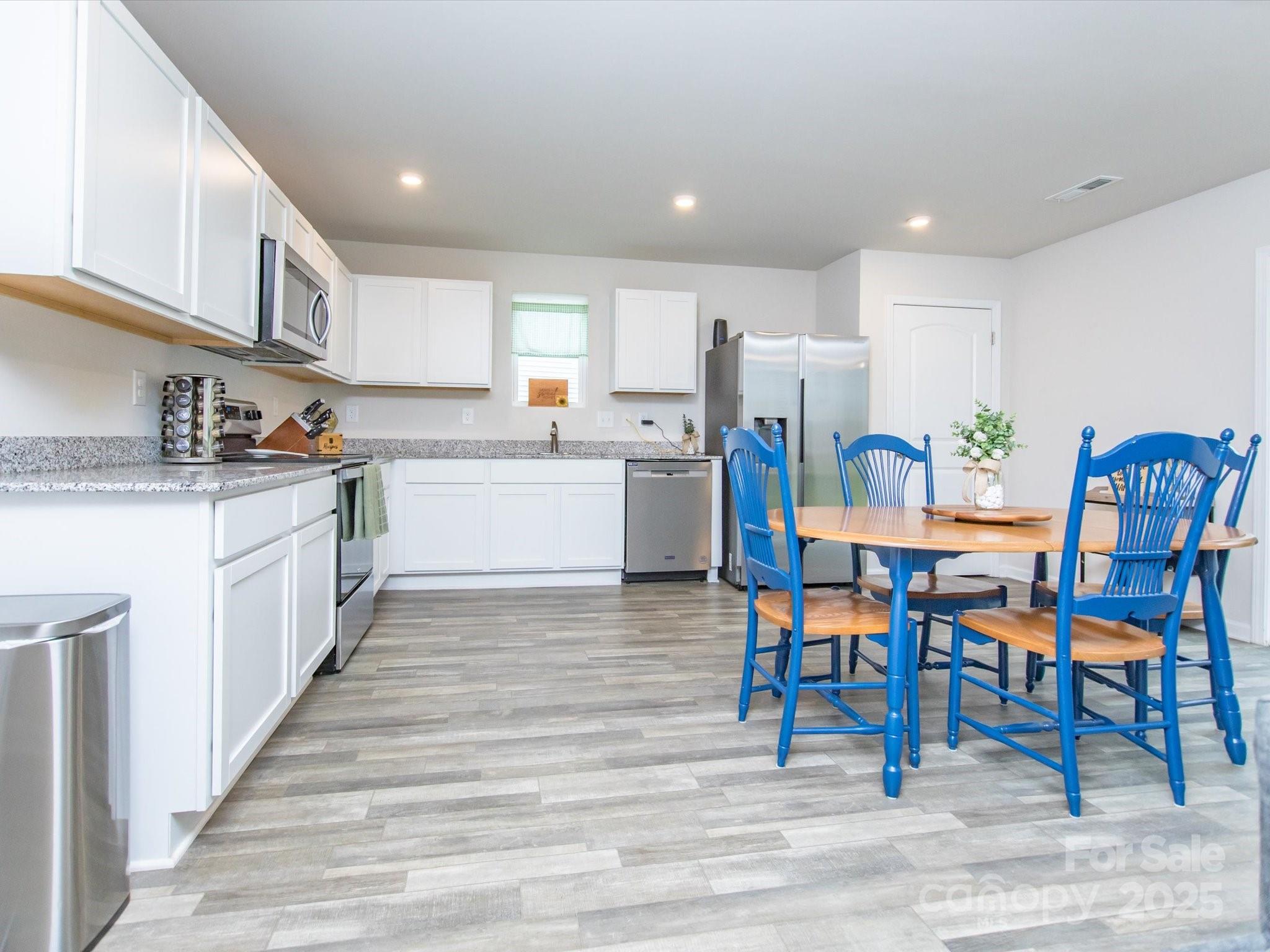 2424 Cranberry Way Property Photo 8