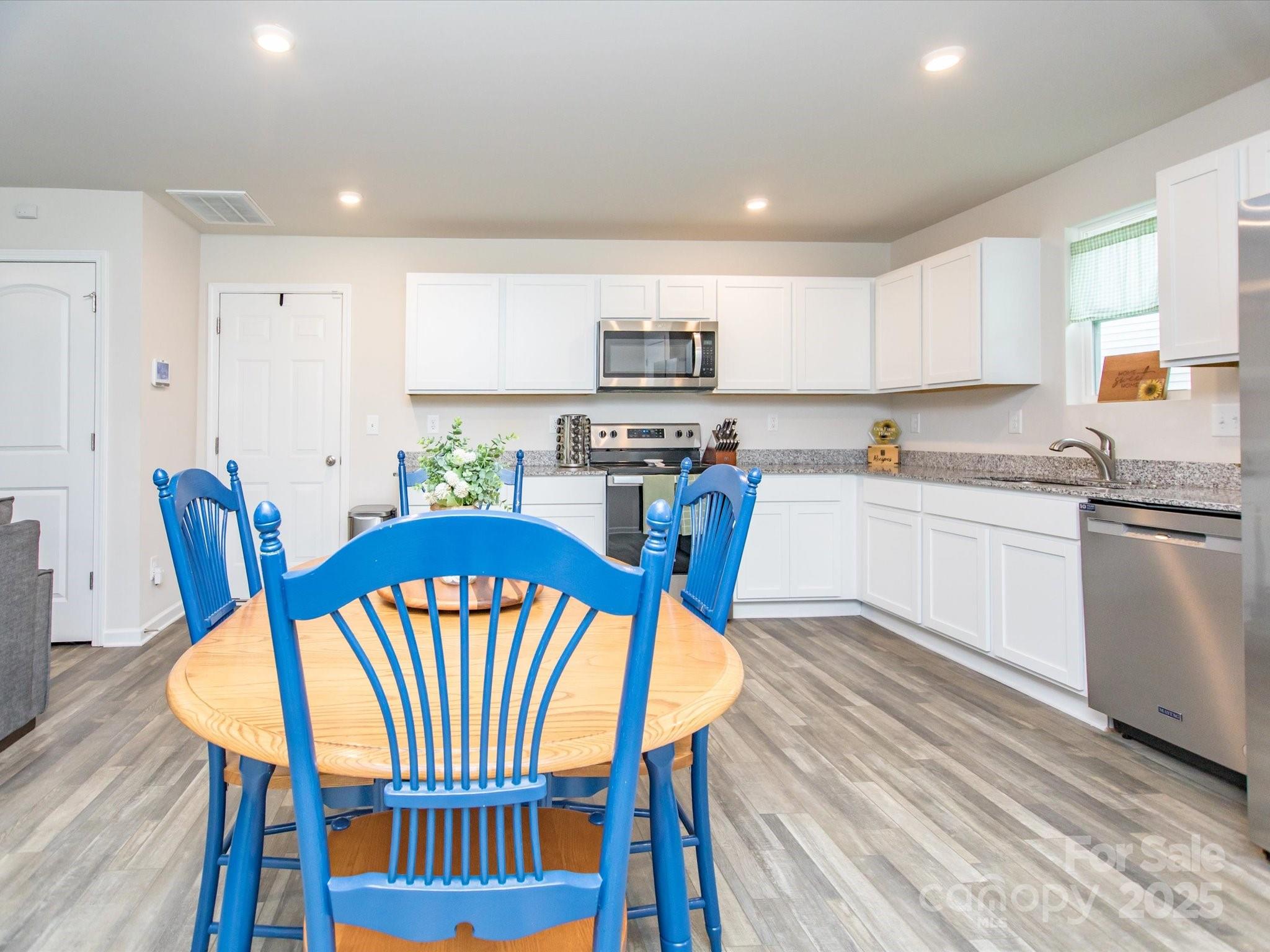 2424 Cranberry Way Property Photo 11