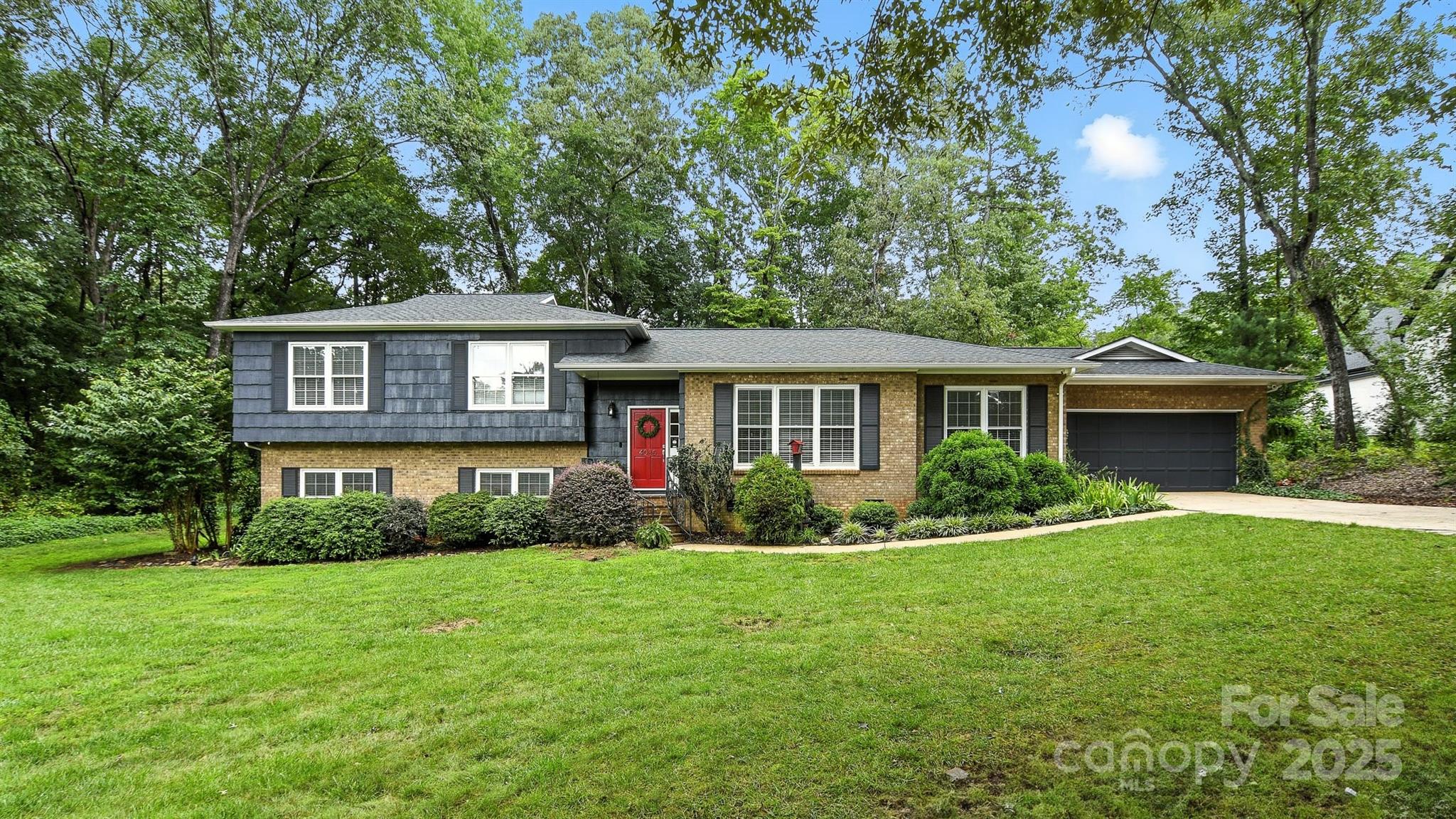 4035 Wandering Lane