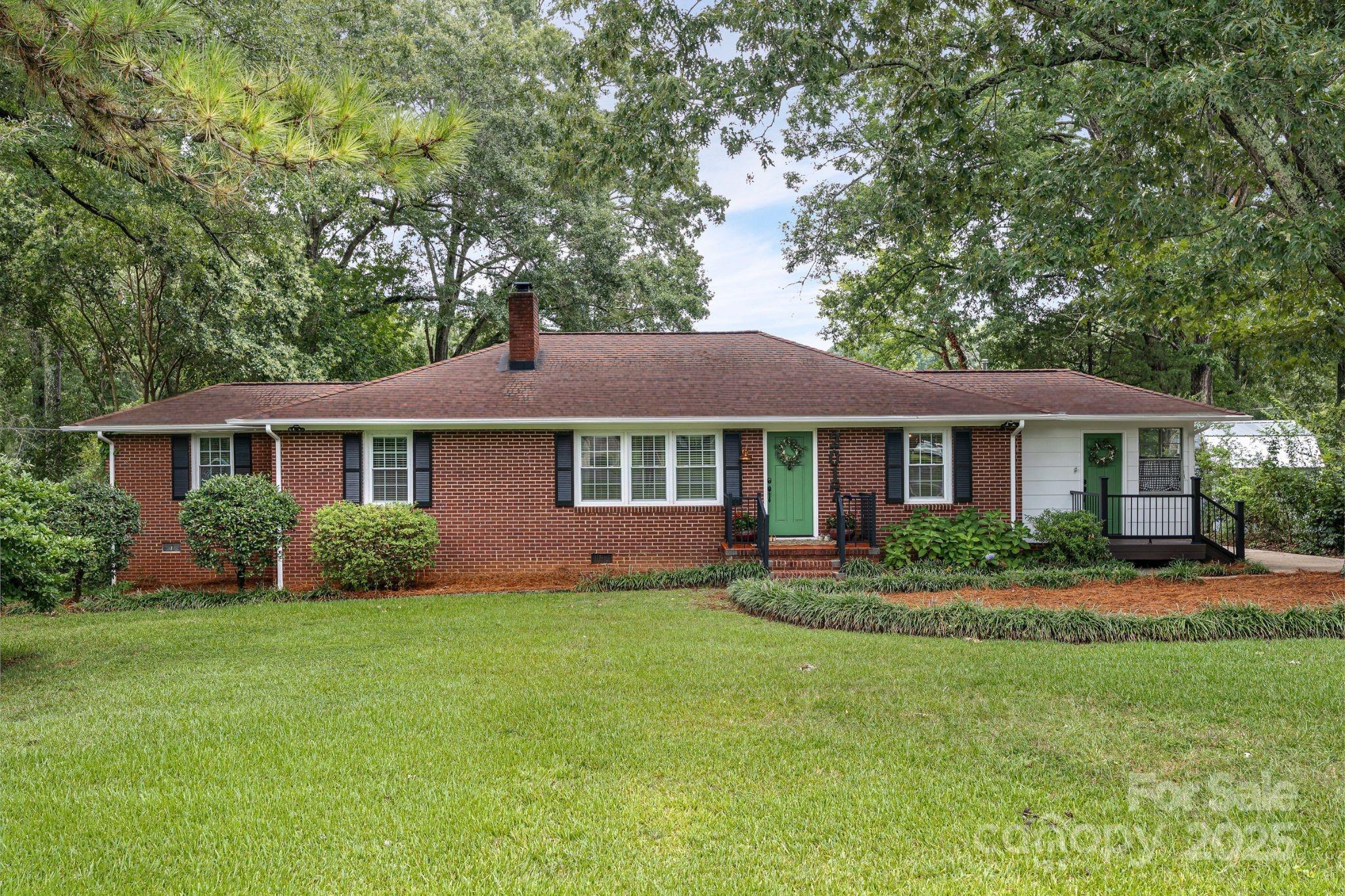 2017 Lynn Circle Property Photo 1