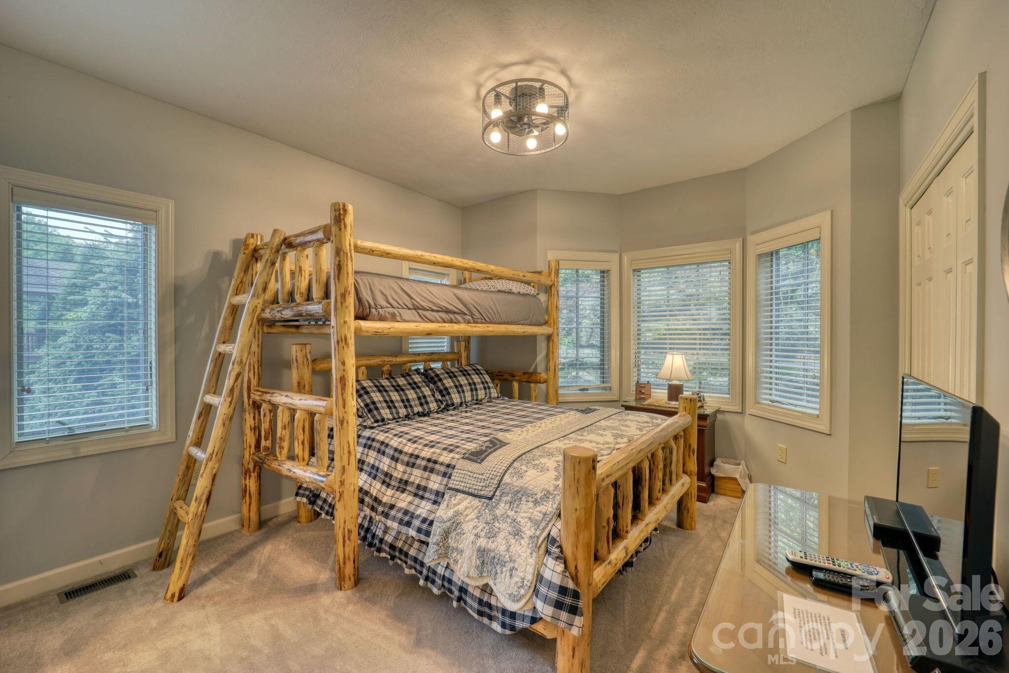 180 Windy Knoll Property Photo 4
