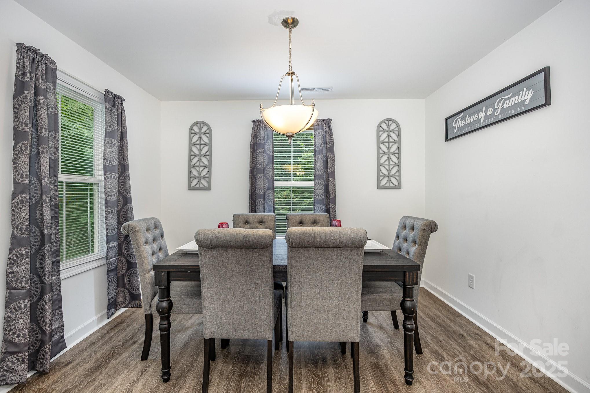 415 Pinecroft Lane Property Photo 3